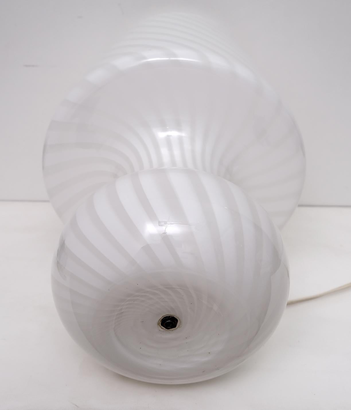 Venini Mid-Century Modern Italian Murano Glass Mushroom Table Lamp, 1970s 2