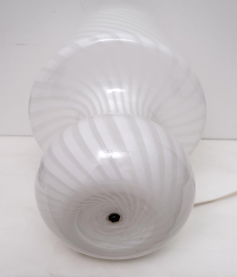 Venini Mid-Century Modern Italian Murano Glass Mushroom Table Lamp, 1970s For Sale 2