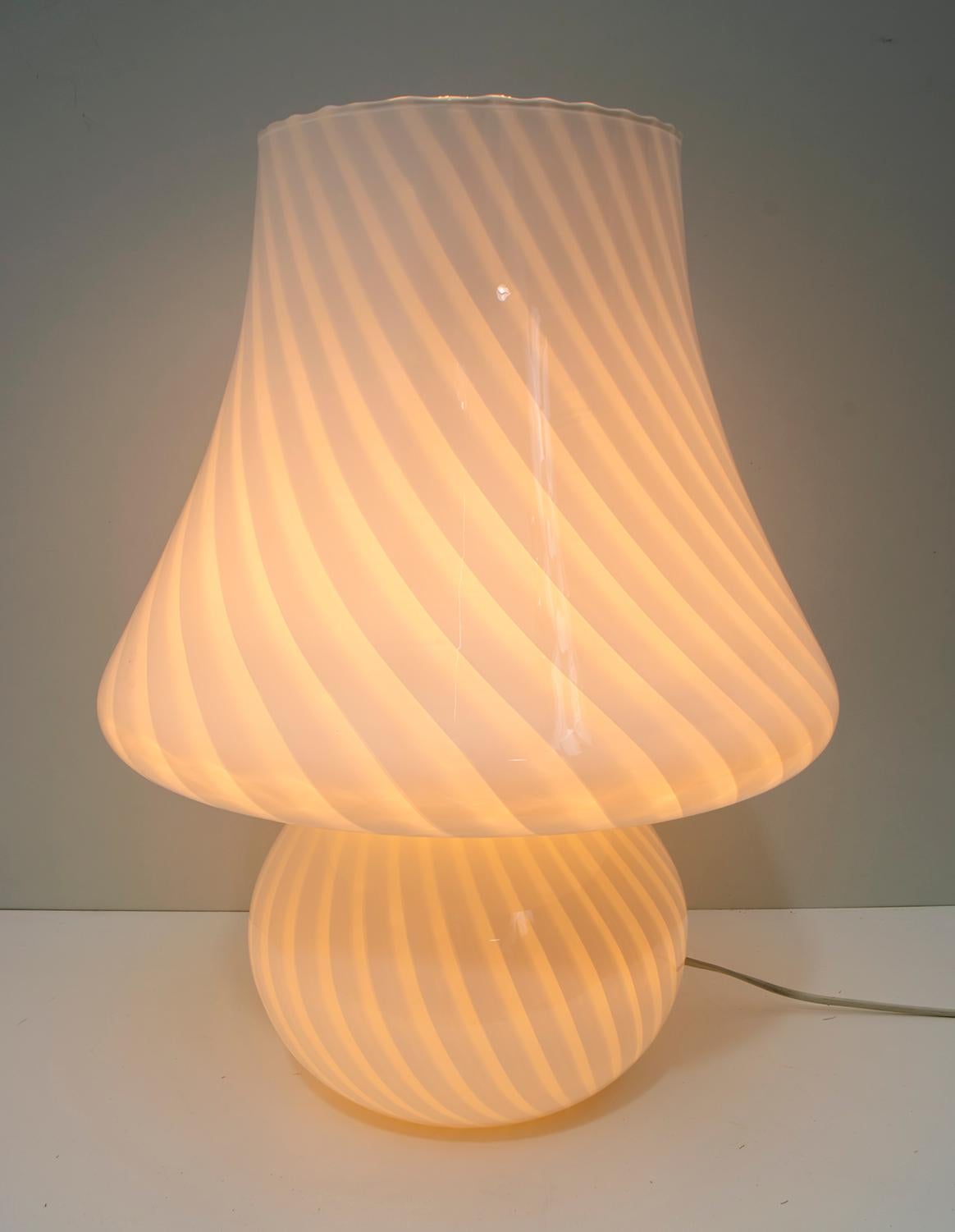 Venini Mid-Century Modern Italian Murano Glass Table Lamp, 1970s 4