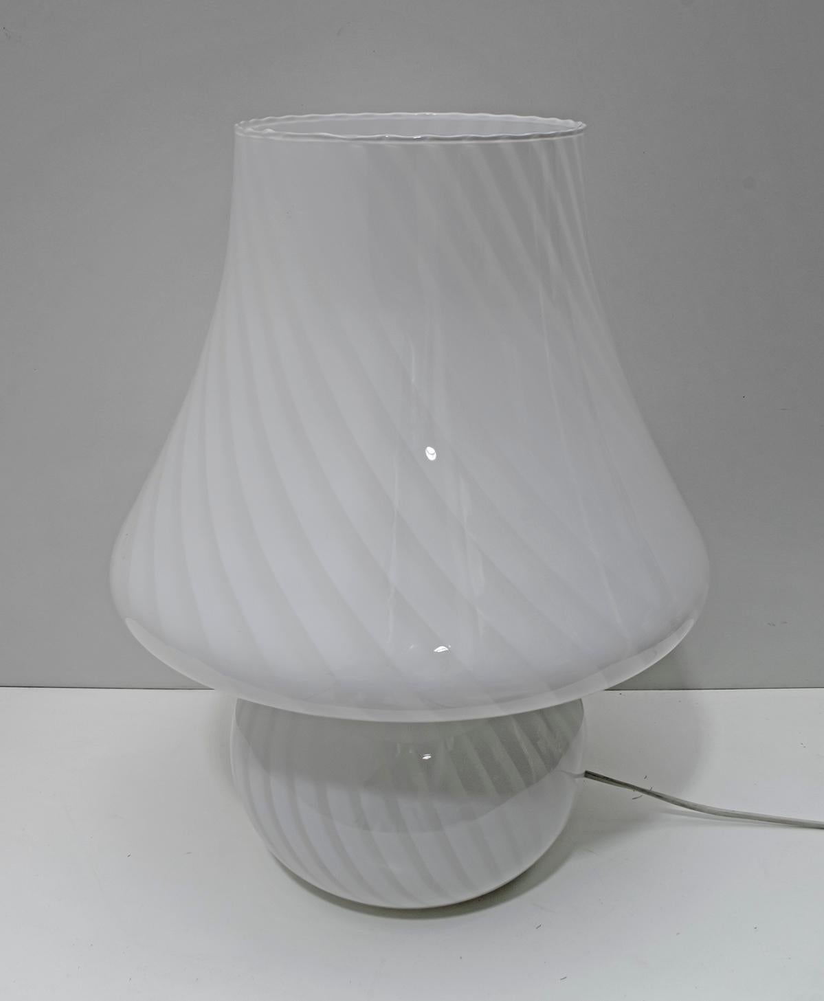 Venini Mid-Century Modern Italian Murano Glass Table Lamp, 1970s 5