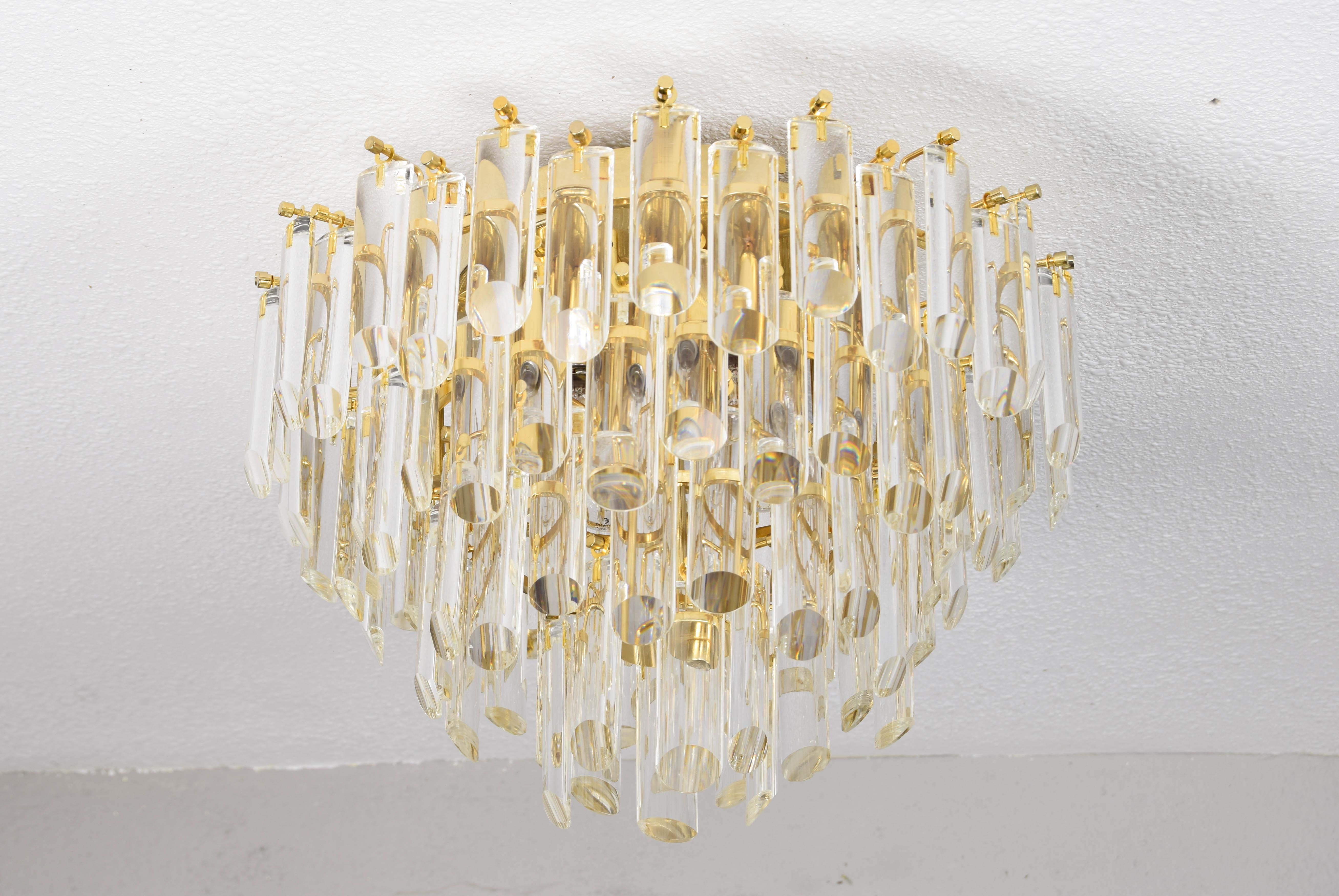 Superb Italian flush mount from the Venini firm.
This ceiling chandelier consists of a four-height brass-plated steel structure and four E27 bulbs.
Composed of 90 precious Murano glass cylinders of 11 centimeters of high quality.
As can be seen
