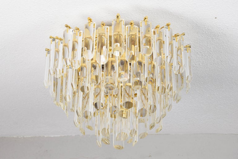 Superb Italian flush mount from the Venini firm.
This ceiling chandelier consists of a four-height brass-plated steel structure and four E27 bulbs.
Composed of 90 precious Murano glass cylinders of 11 centimeters of high quality.
As can be seen