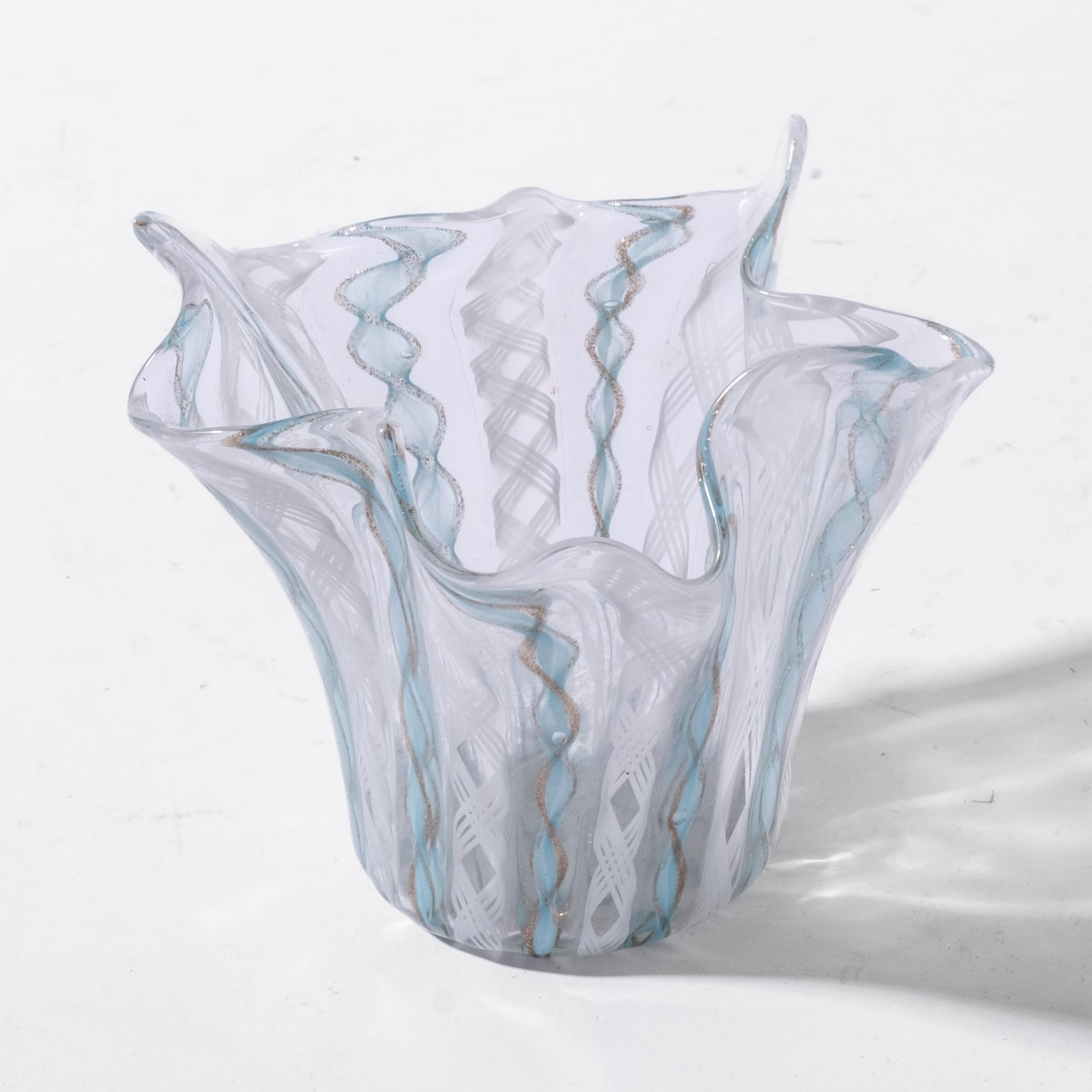 Venini Murano Art Glass Mid Century Fazzoletto Handkerchief Vase In Good Condition For Sale In Hudson, NY
