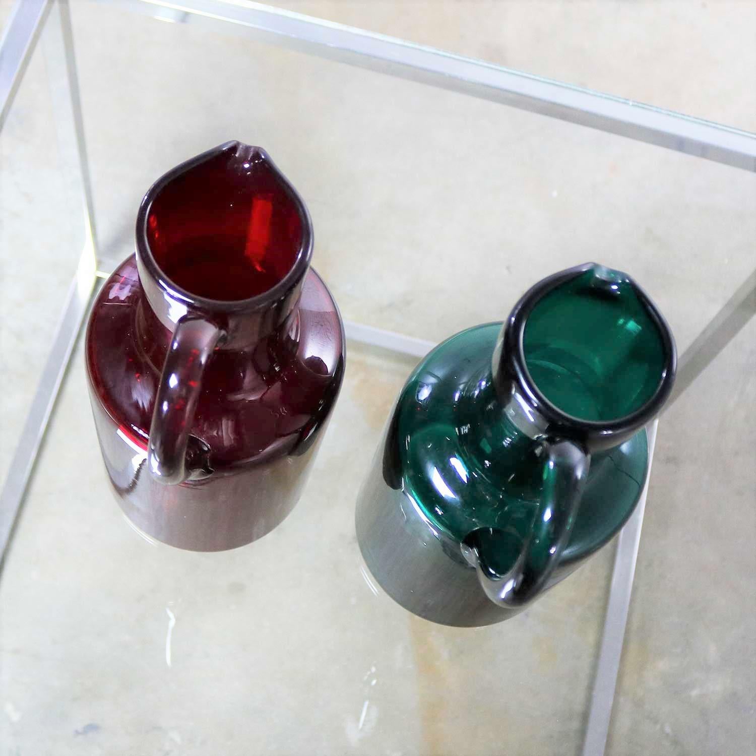 Venini Murano Cocktail Pitchers or Carafes One Green One Red Signed In Good Condition In Topeka, KS