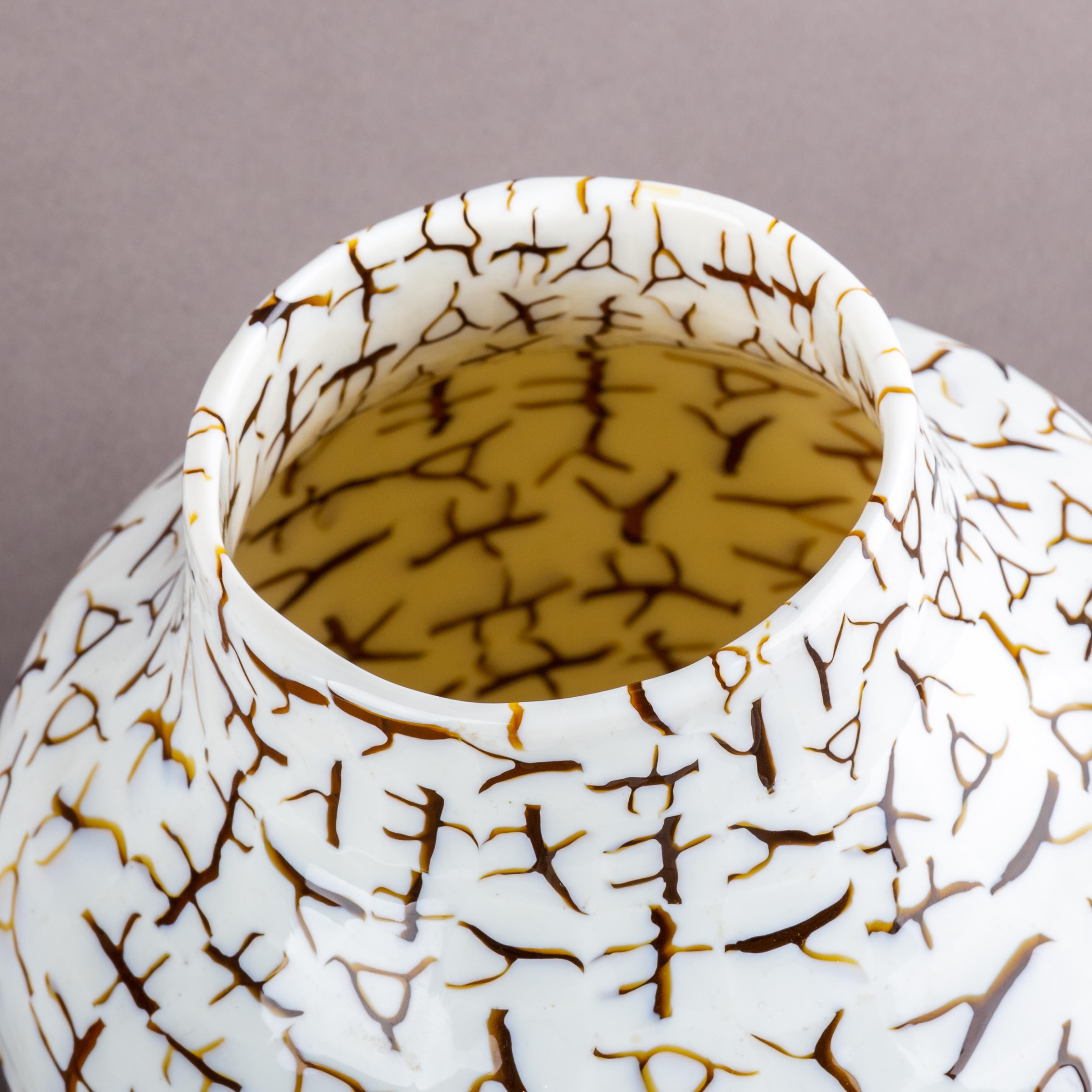Wonderful Murrine vintage vase designed by Ludovico Diaz de Santillana for Venini in Murano (Italy)
This particular example has been produced in 1983 and is different by later reissues of the model by his thickness, walls of the piece are more
