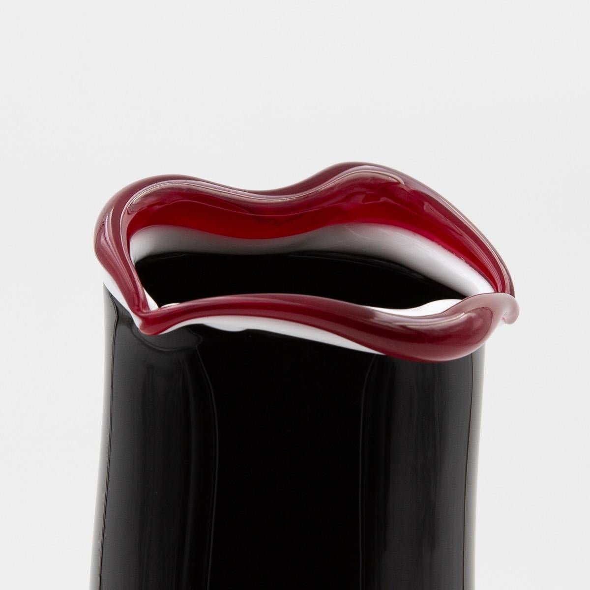 Mid-Century Modern Venini Murano Fulvio Bianconi sorriso (Smile) mouth blown Vase, black color  