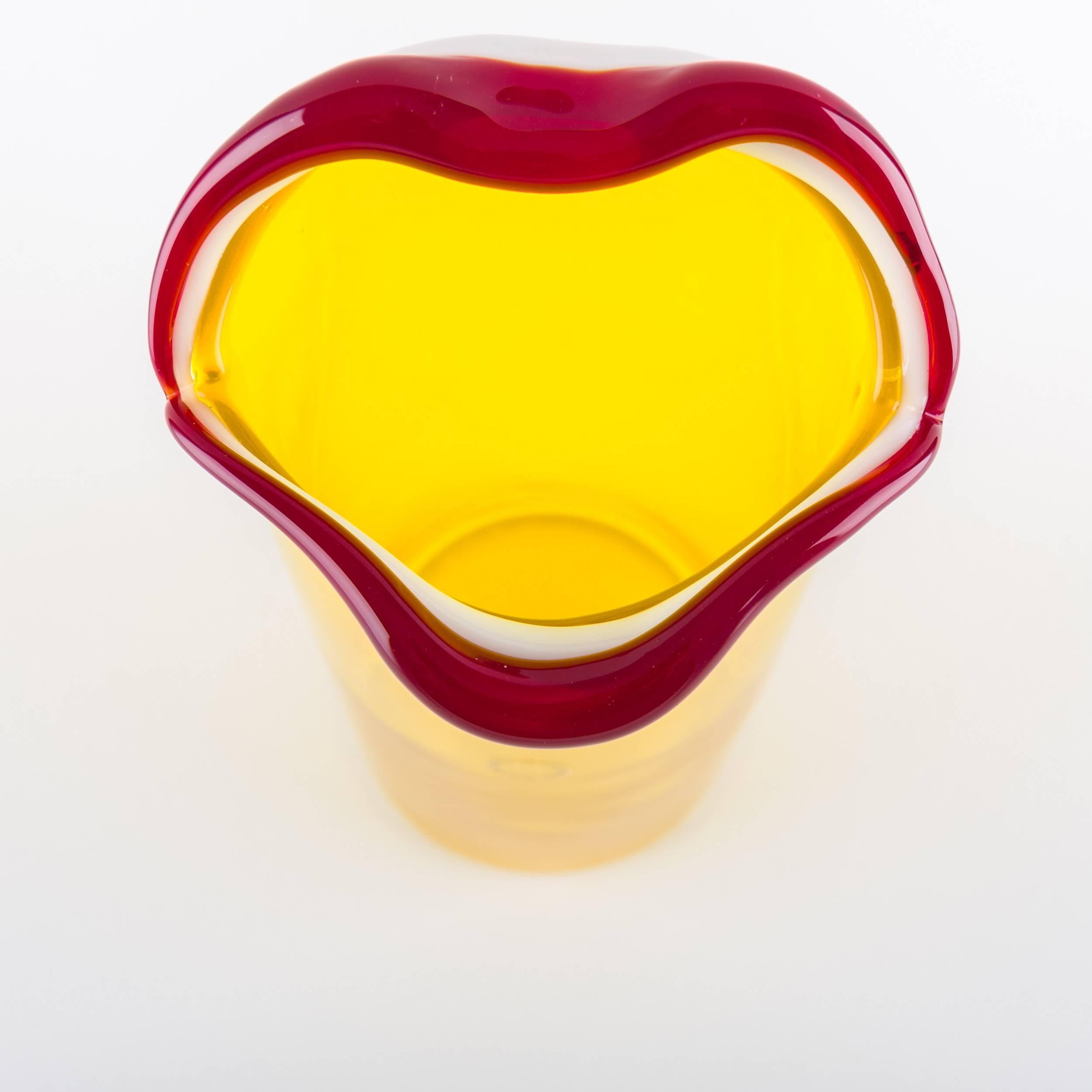 Venini Murano Fulvio Bianconi Sorriso 'Smile' Mouth Blown Vase, Yellow Color In Good Condition In Brussels, BE