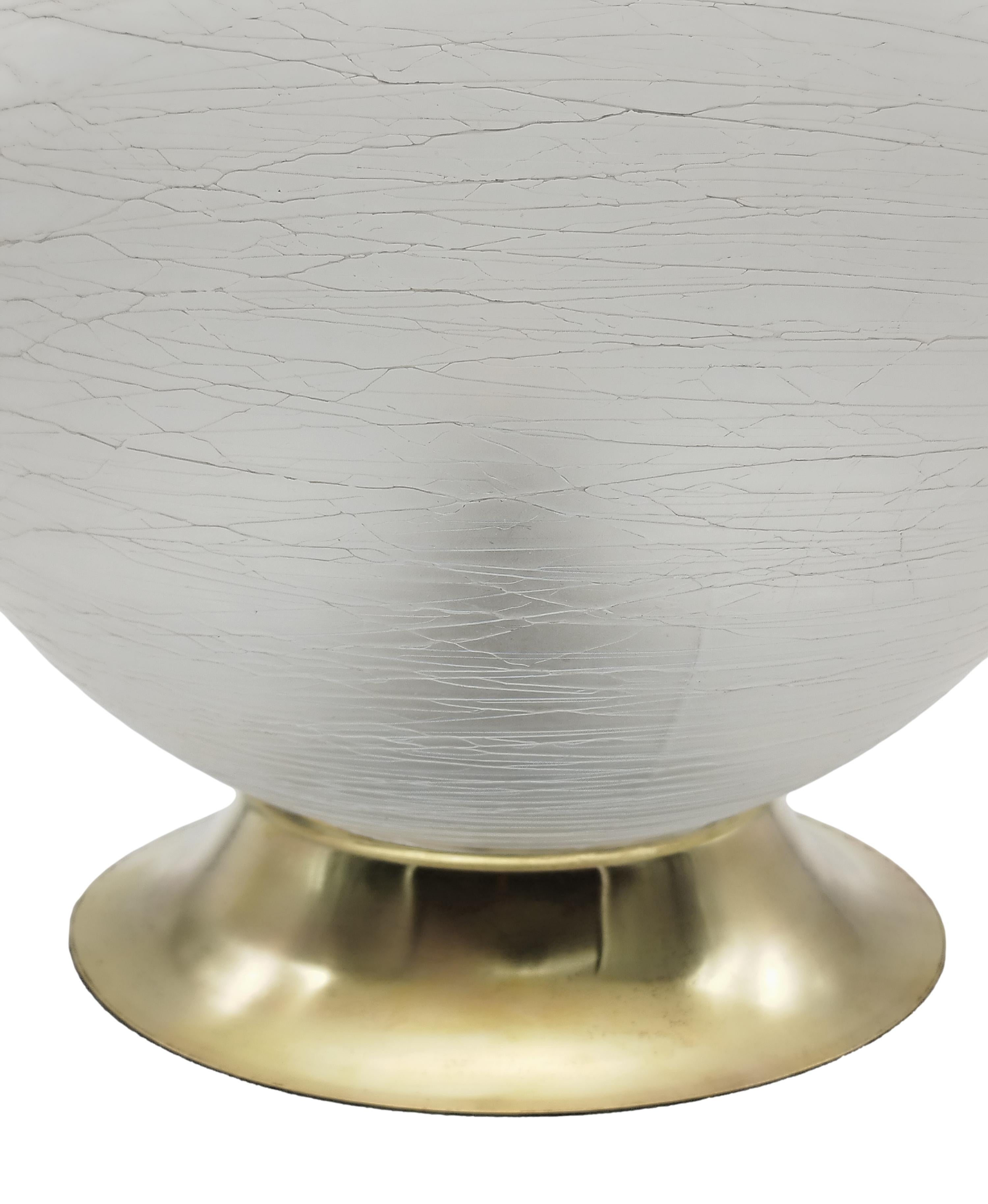 Murano glass craquele' effect ball lamp on brass base, in the style of Venini.