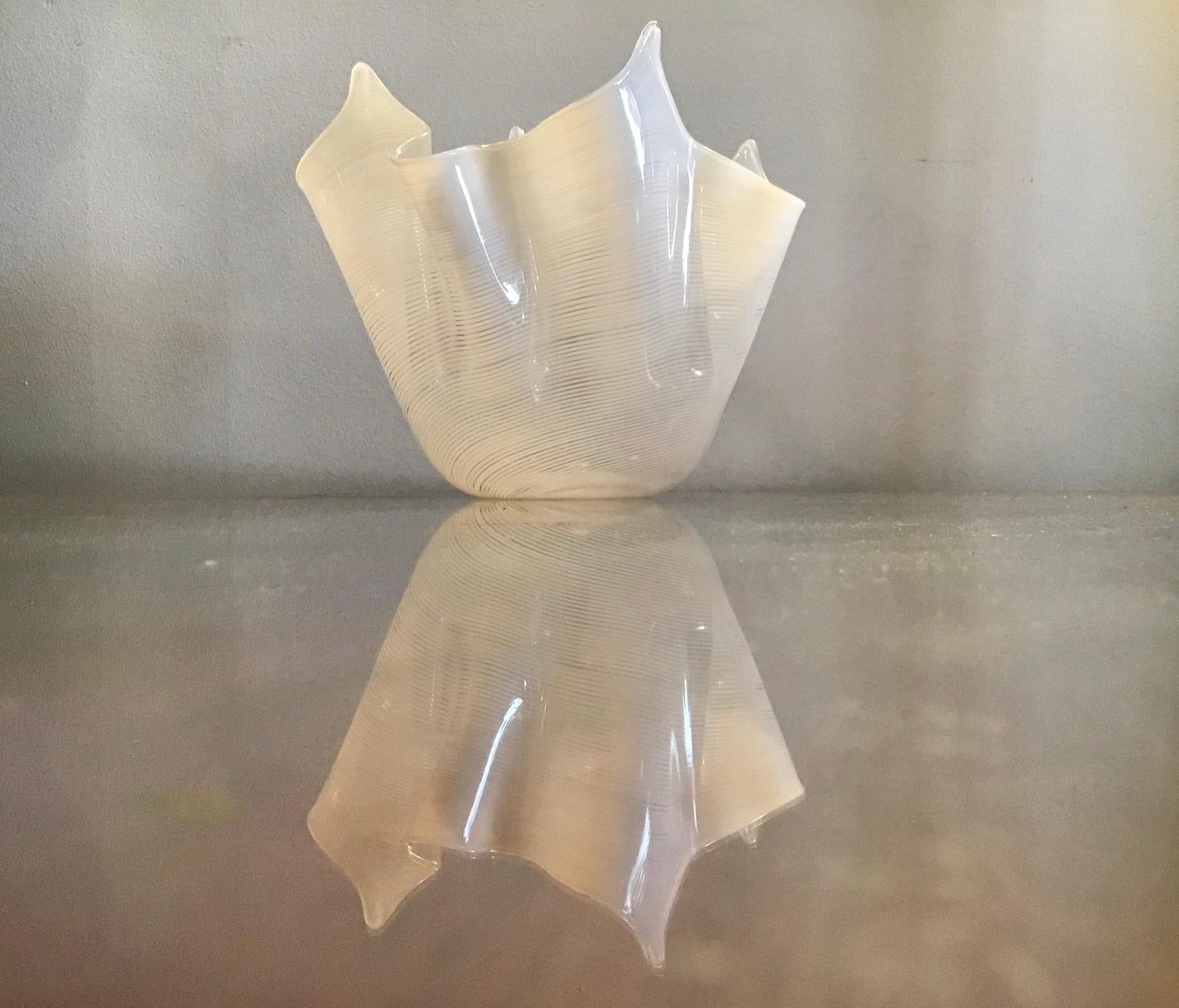 Venini Murano Glass Centerpiece Handkerchief “Filigrana”, 1955, Italy In Excellent Condition For Sale In Milano, IT