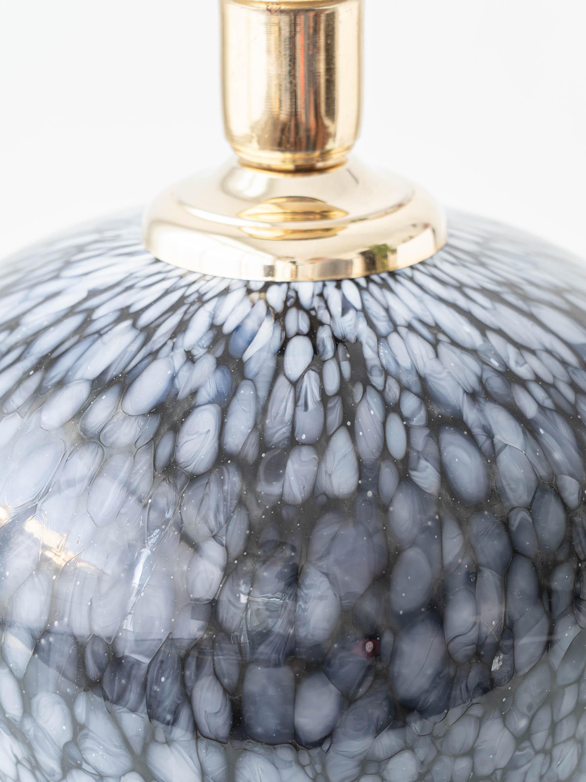 Verre brun Lampe de table en verre Murano, noir et blanc, Italie, années 1950-1970 en vente
