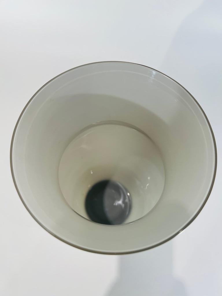 Autre Vase en verre Murano gris, noir et or circa 1950 en vente