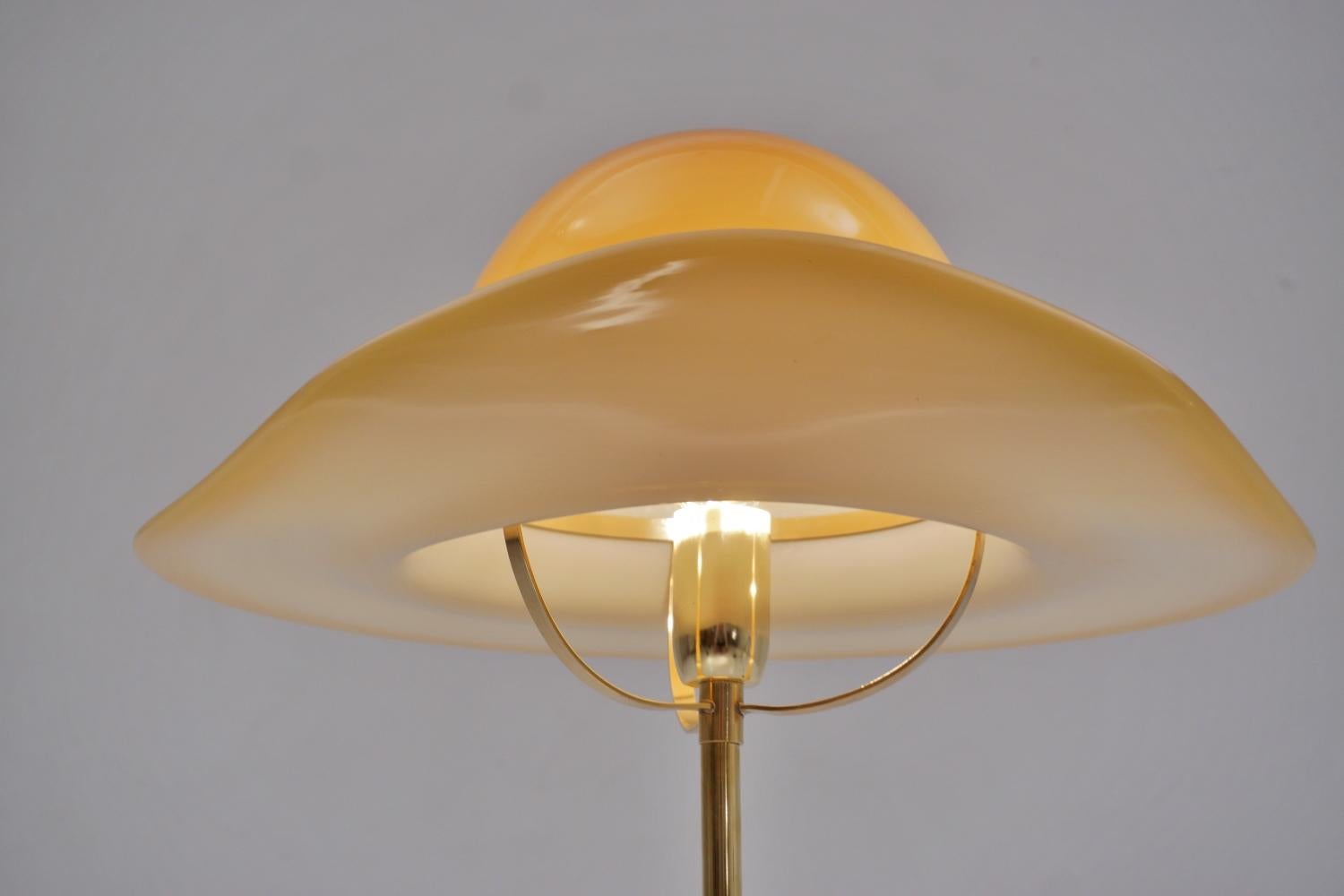 Venini Murano Glass Hat Lamp on a Brass Base, circa 1970s, Italian 7