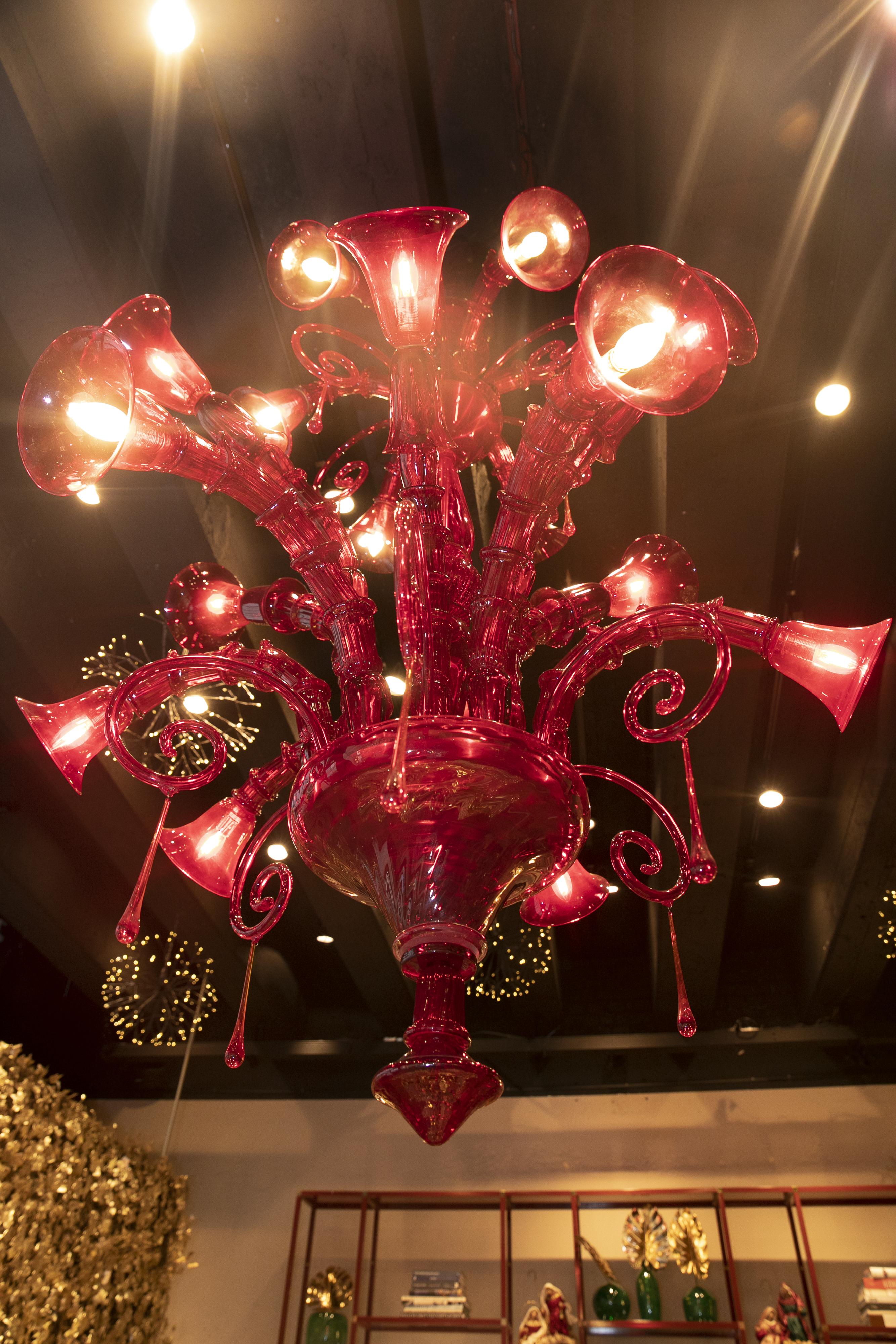 Style Venini Murano Glass Red Chandelier, Made in Italy, 1980s In Good Condition For Sale In Pambio Noranco, CH