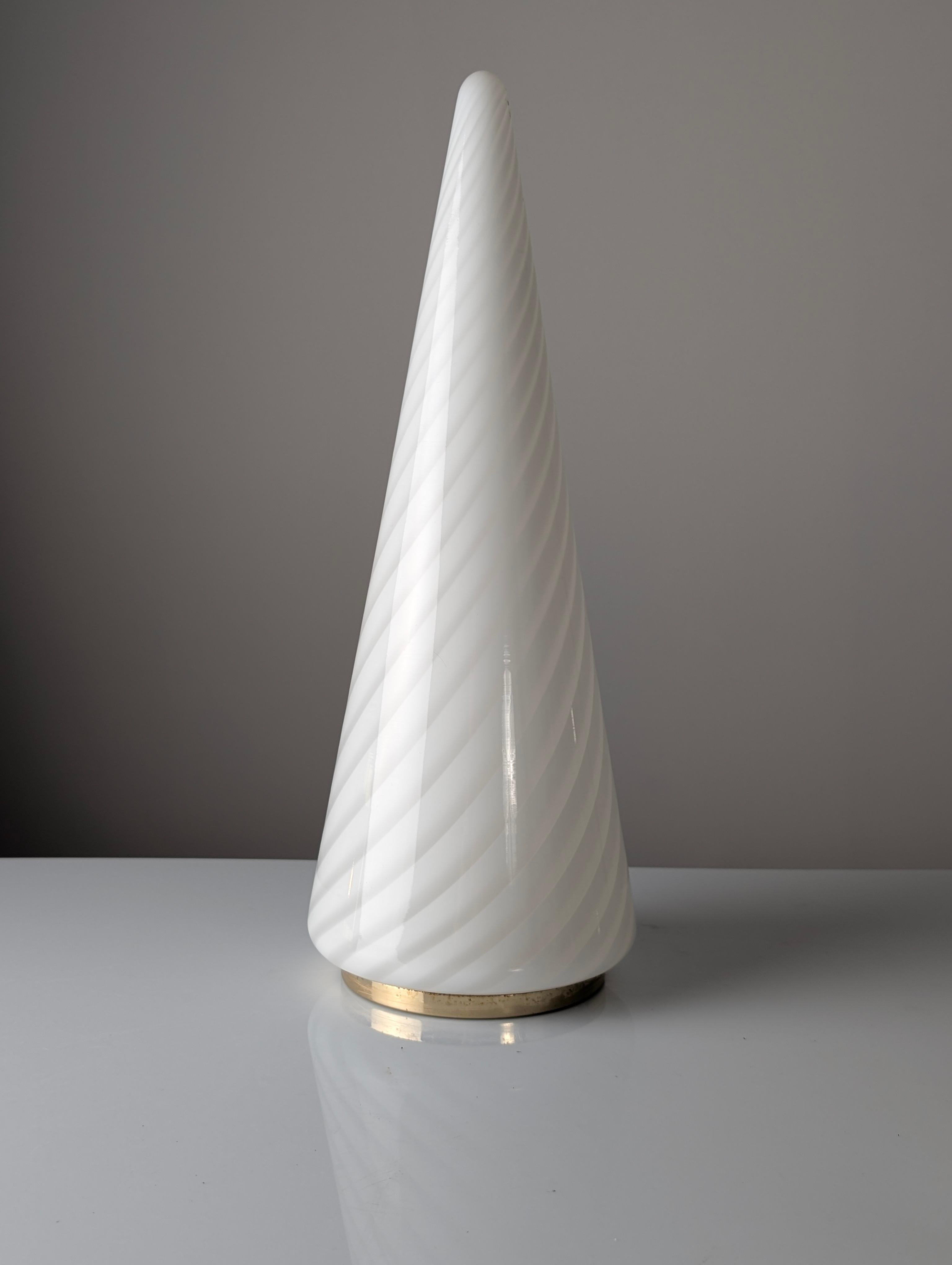 Mid-Century Modern Lampe de table à cône en spirale en verre de Murano, milieu du siècle dernier en vente