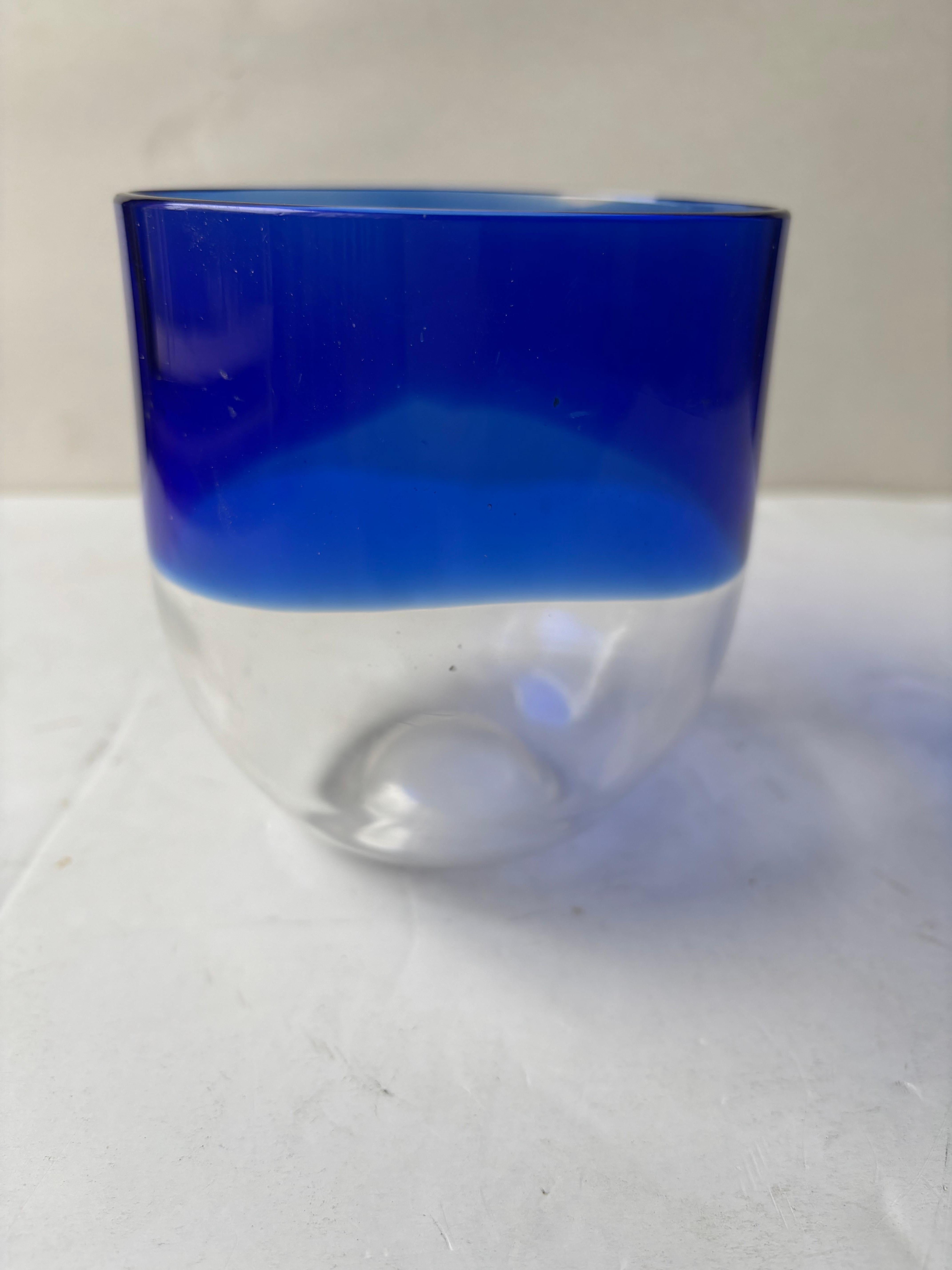 Fatto a mano Vaso/vaso in vetro di Murano Venini, di Tapio Wirkkala, blu. in vendita