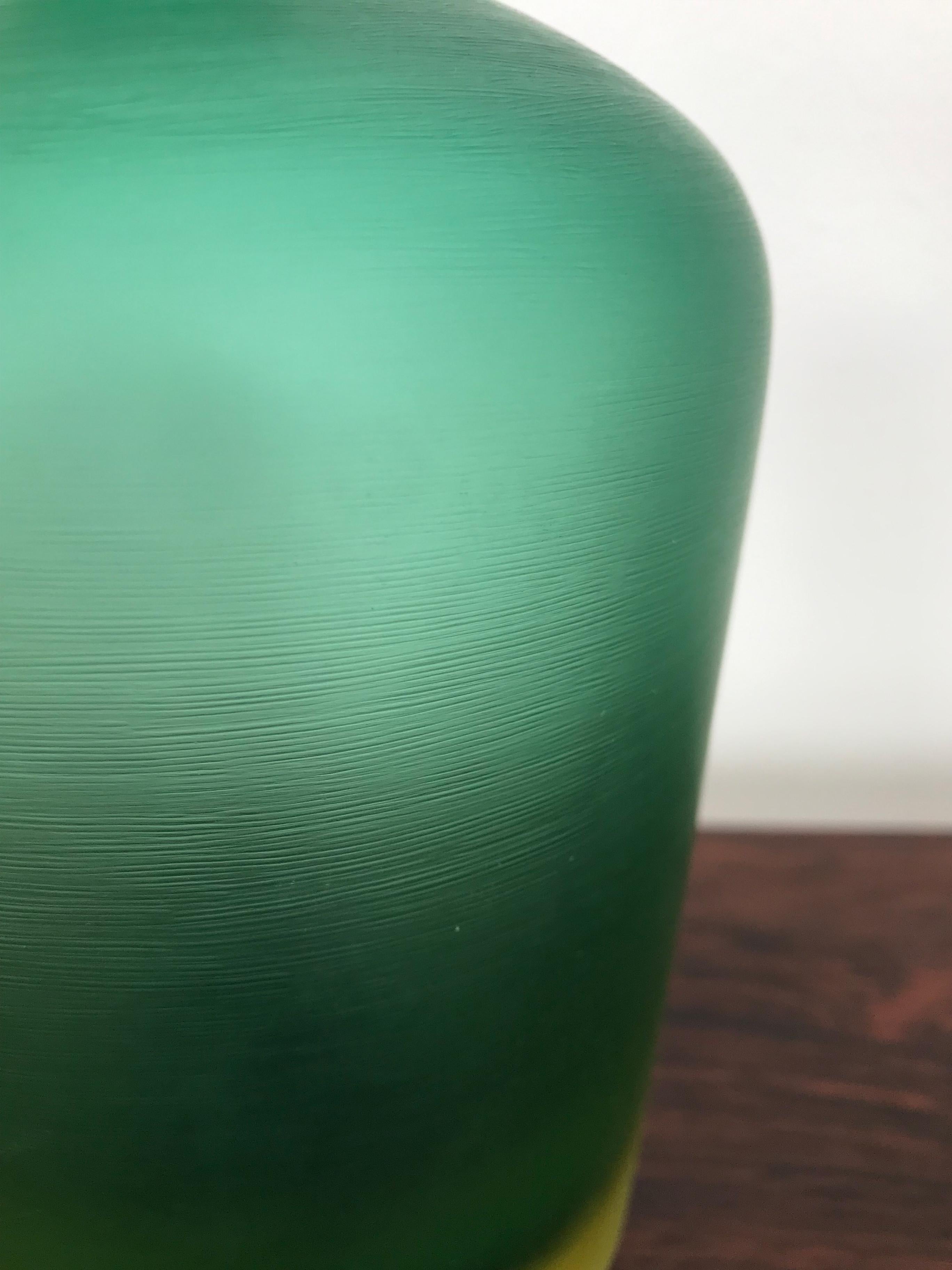 Venini Murano Italienische grüne Glasflaschenvase aus Muranoglas, Incisi-Serie, Incisi, 2004 im Zustand „Gut“ im Angebot in Reggio Emilia, IT