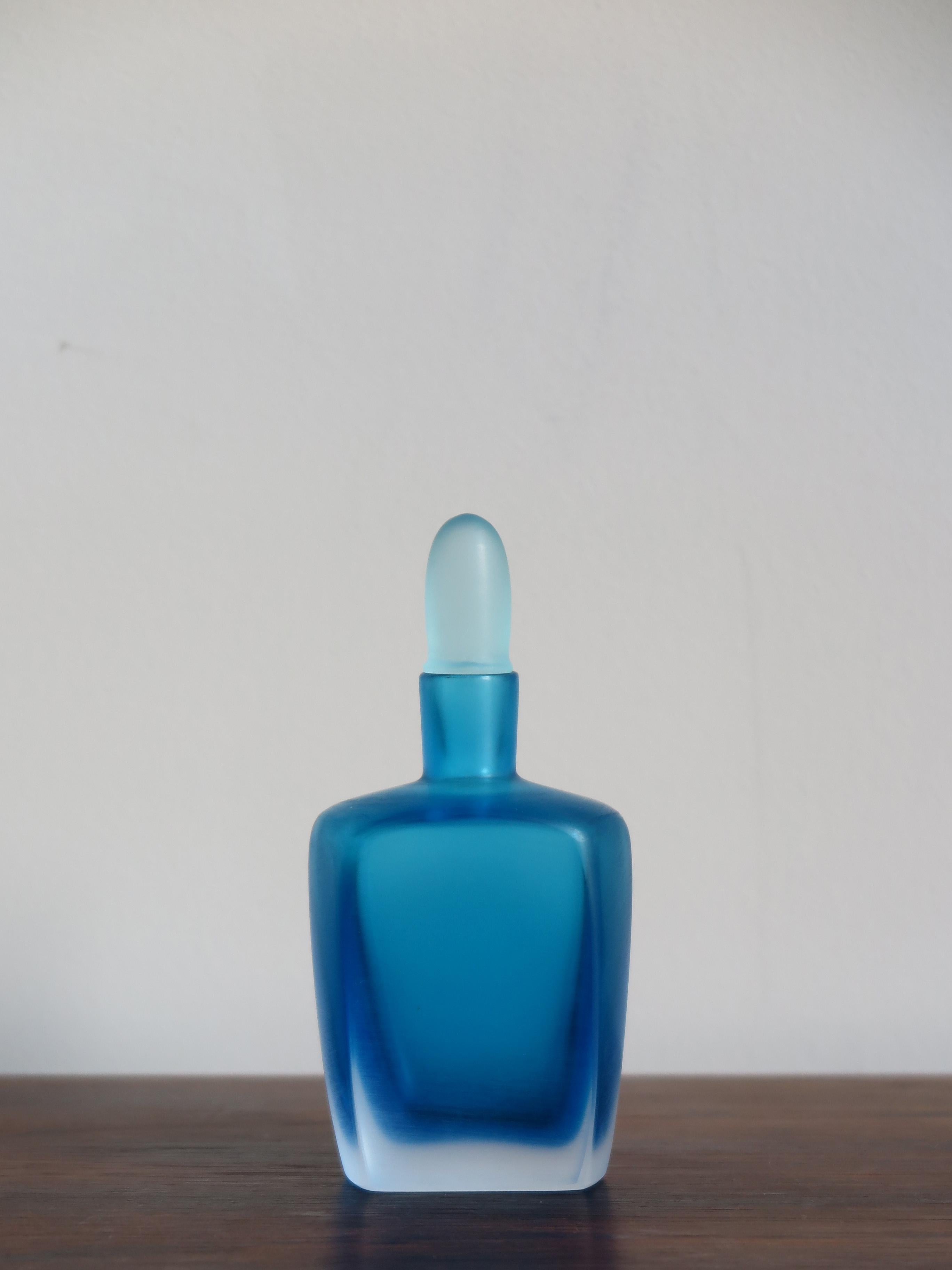 Amazing and fabulous Italian handmade and blown bottle in light blue color glass with stopper, from the “Velati” series designed and produced by Venini Murano in 1992.

Logo 