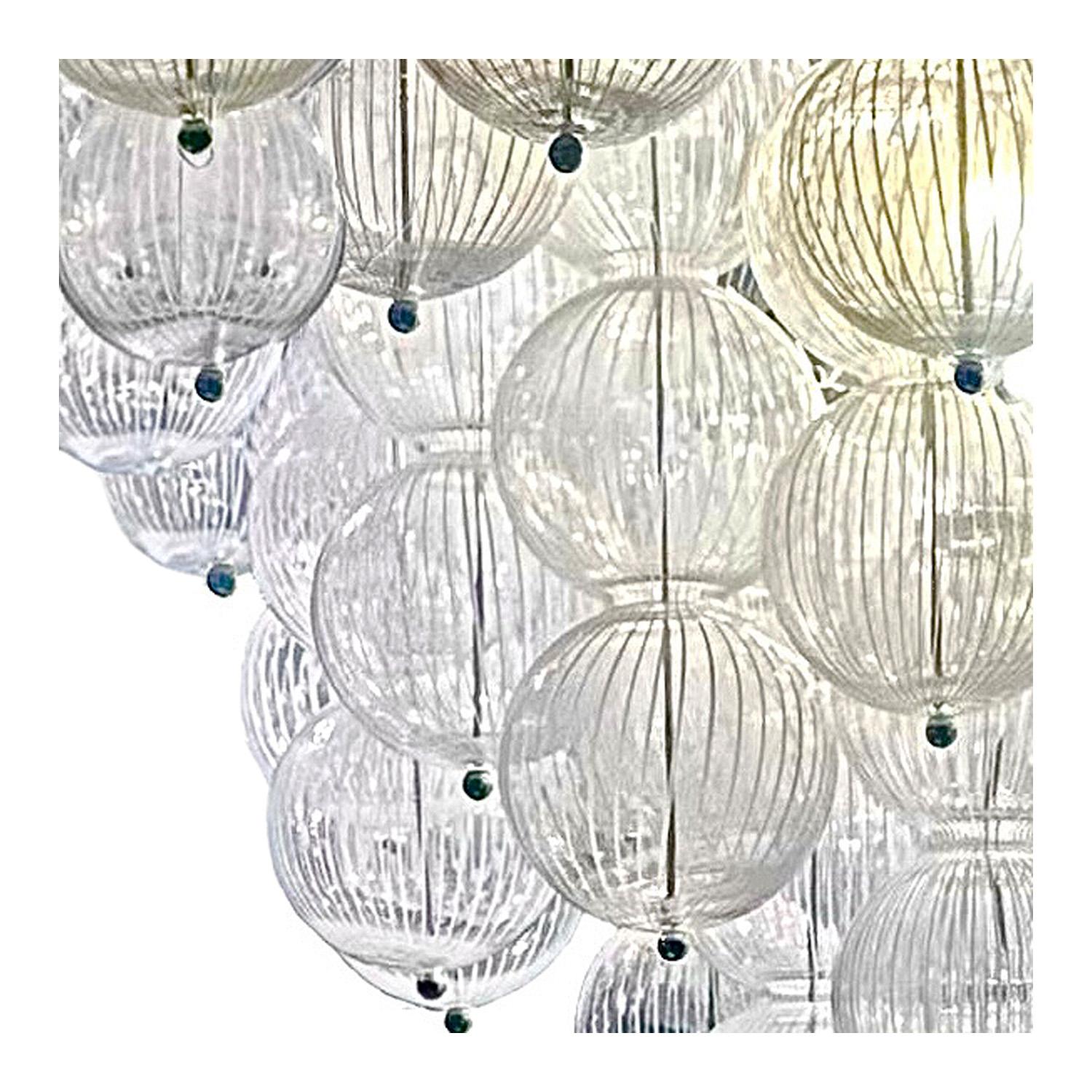 Mid-Century moderno Lampadario a sfera in vetro di Murano stile Venini anni '80 in vendita