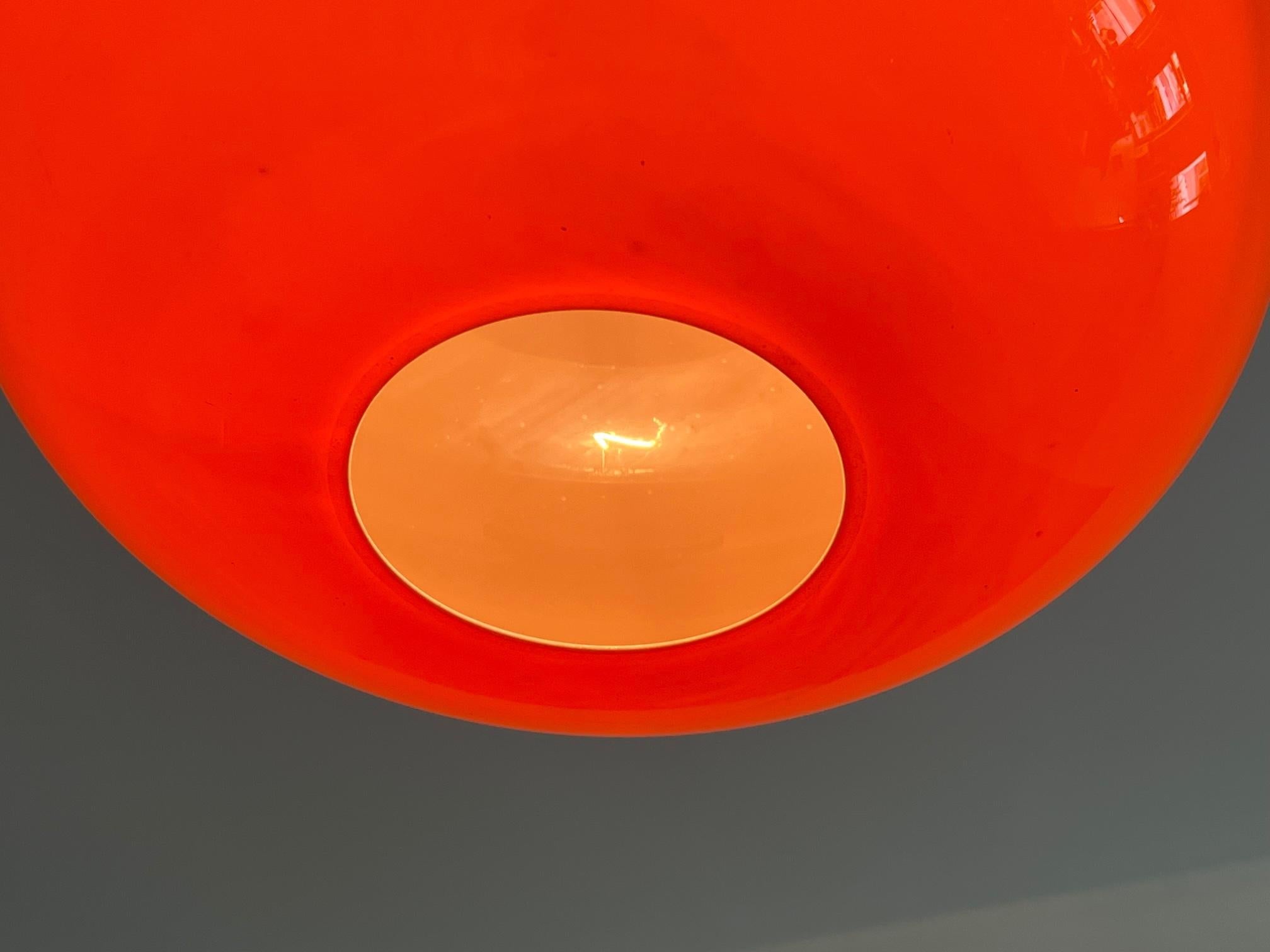italien Venini Murano Pendentif en verre ciselé orange 1950's en vente