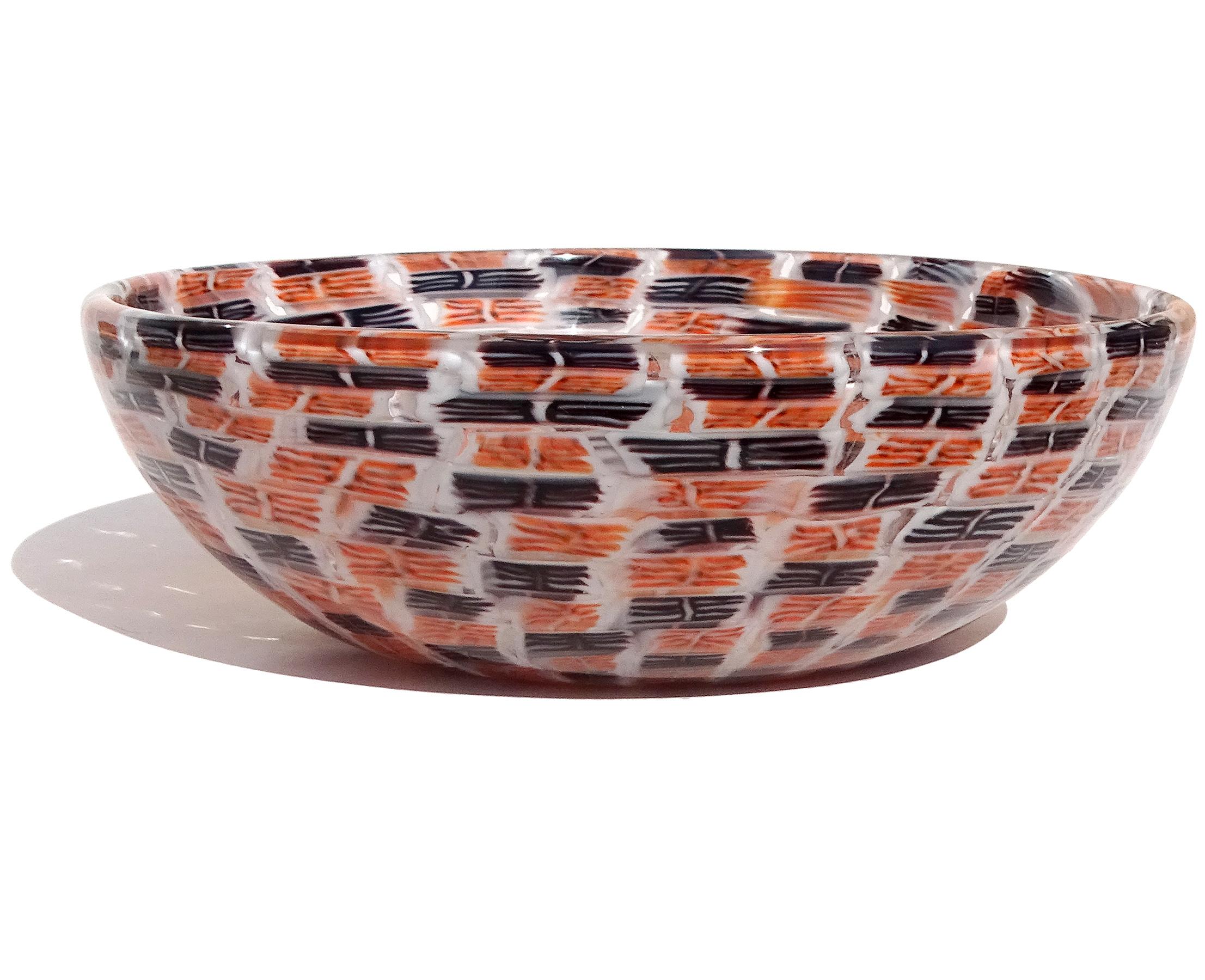 Mid-Century Modern Grand bol en verre d'art italien Venini Murano Riccardo Licata Mosaïque orange noire en vente