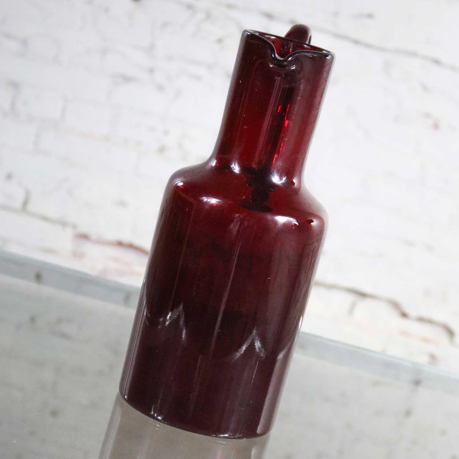 20ième siècle Pichet à cocktail rouge signé Venini Murano en vente