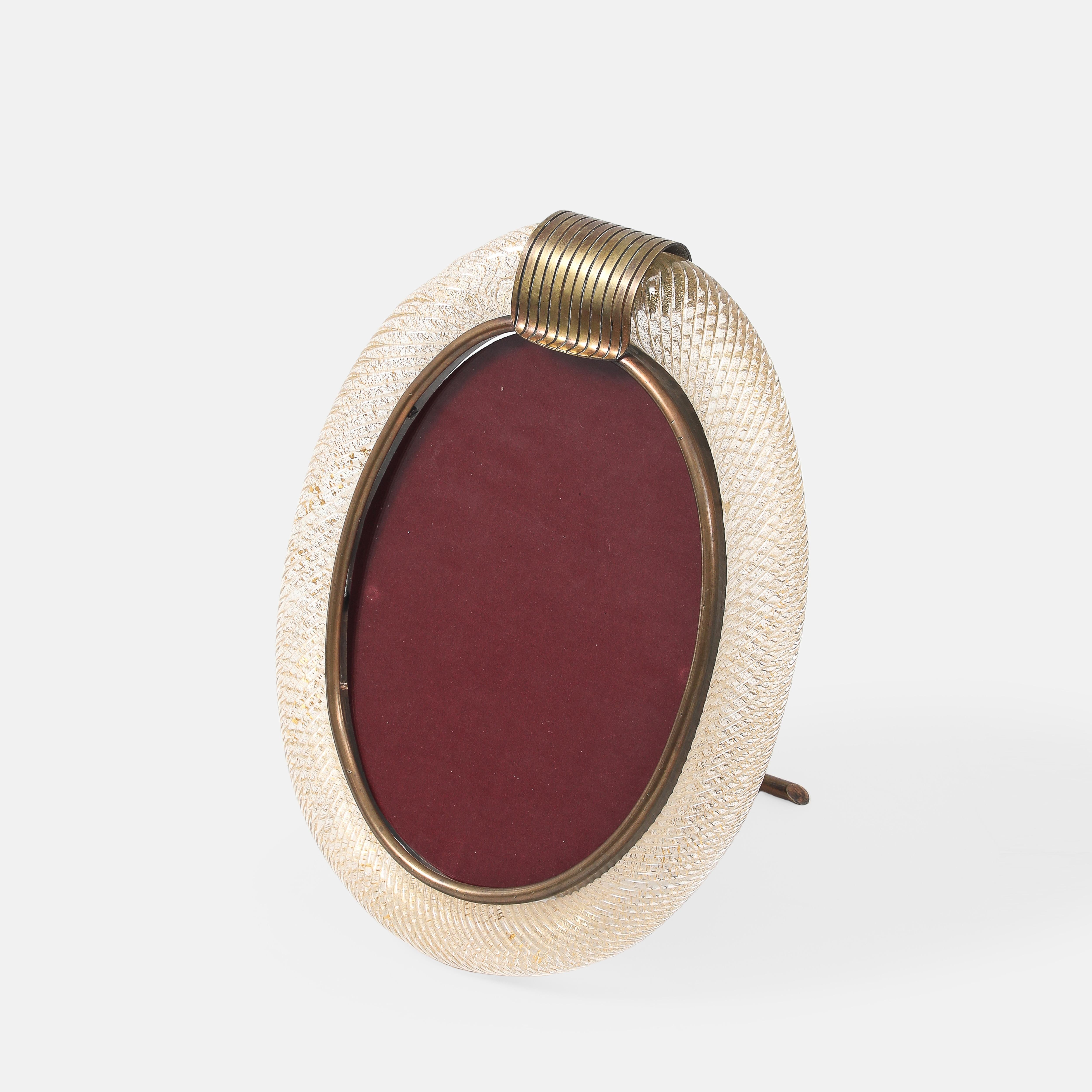 Mid-Century Modern Cadre photo ovale en verre de Murano à inclusions d'or et laiton, Italie, années 1940 en vente