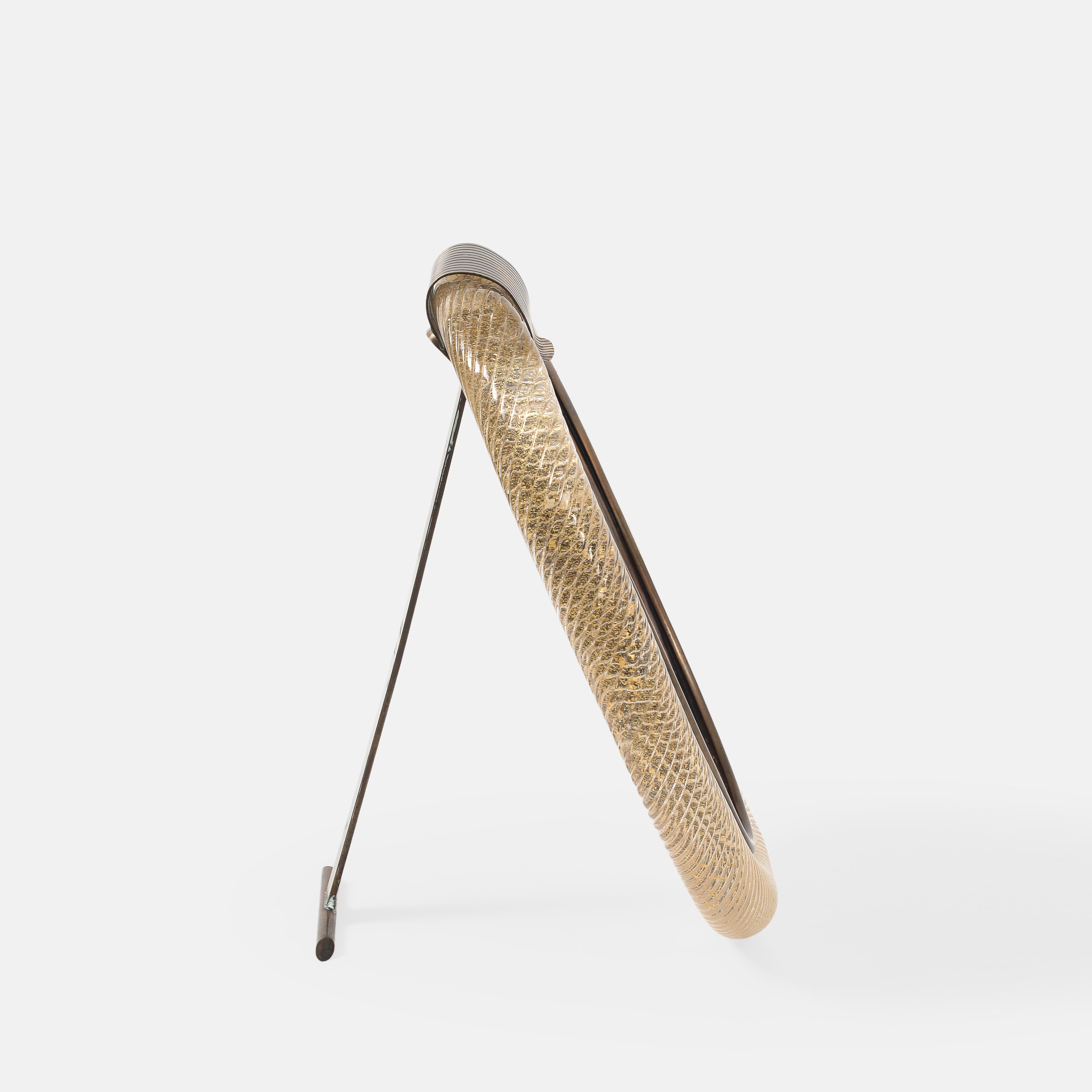 Milieu du XXe siècle Cadre photo ovale en verre de Murano à inclusions d'or et laiton, Italie, années 1940 en vente