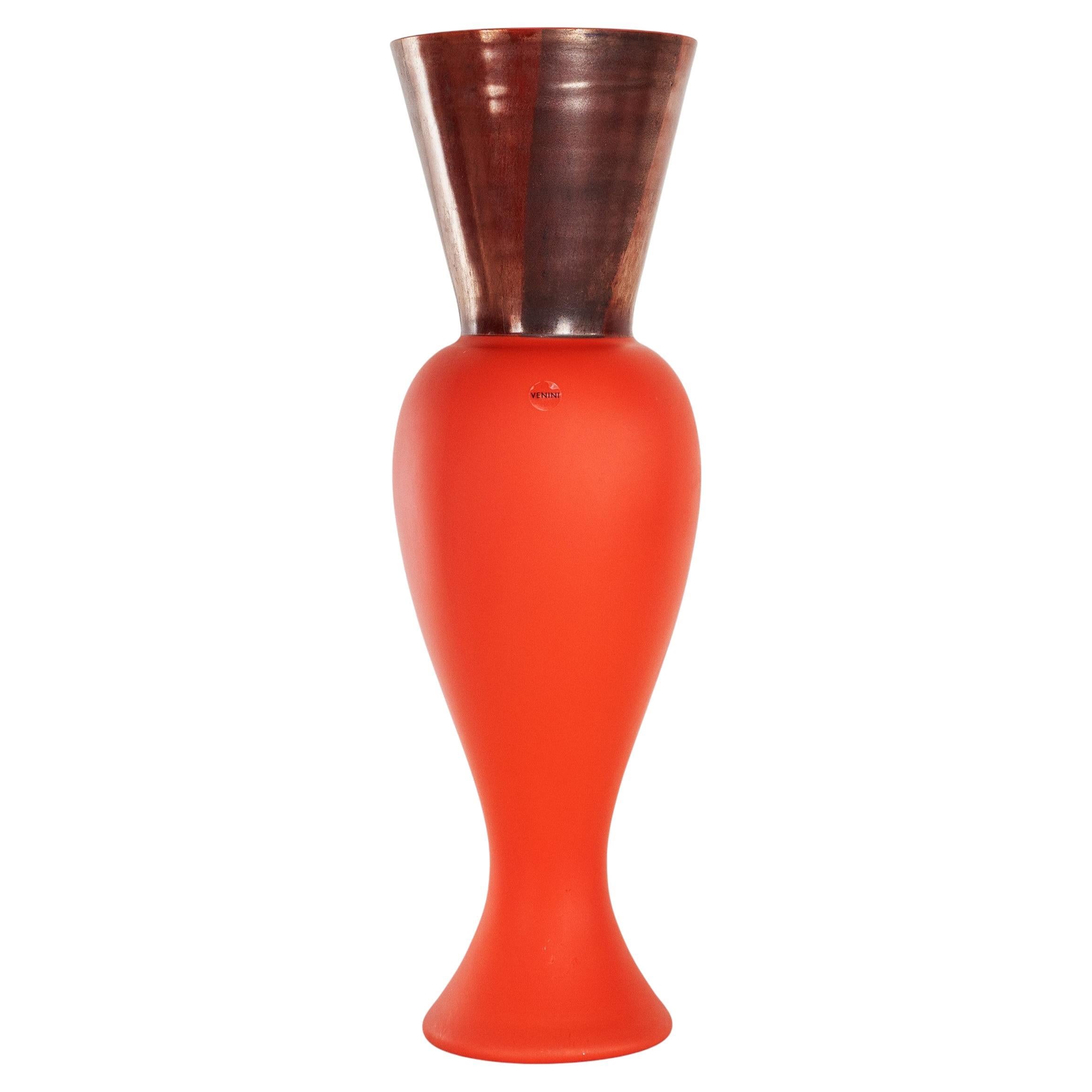 Venini Regina Vaso in vetro di Murano rosso con lamina metallica applicata, firmato 2010 in vendita