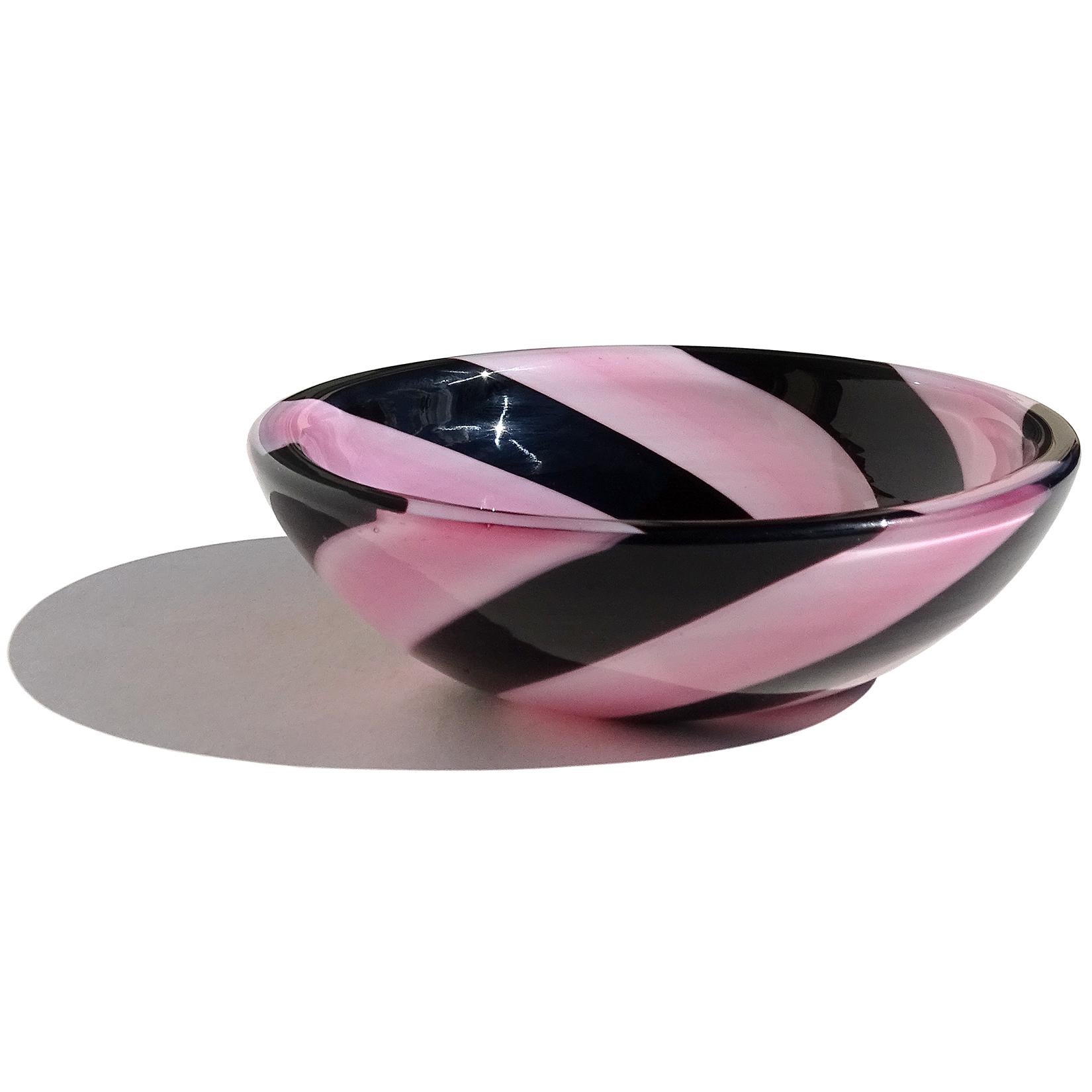 Gorgeous vintage Murano hand blown pink and black optic swirl Italian art glass bowl or dish. Has been documented to designer Fulvio Bianconi, for the Venini company. Described as 