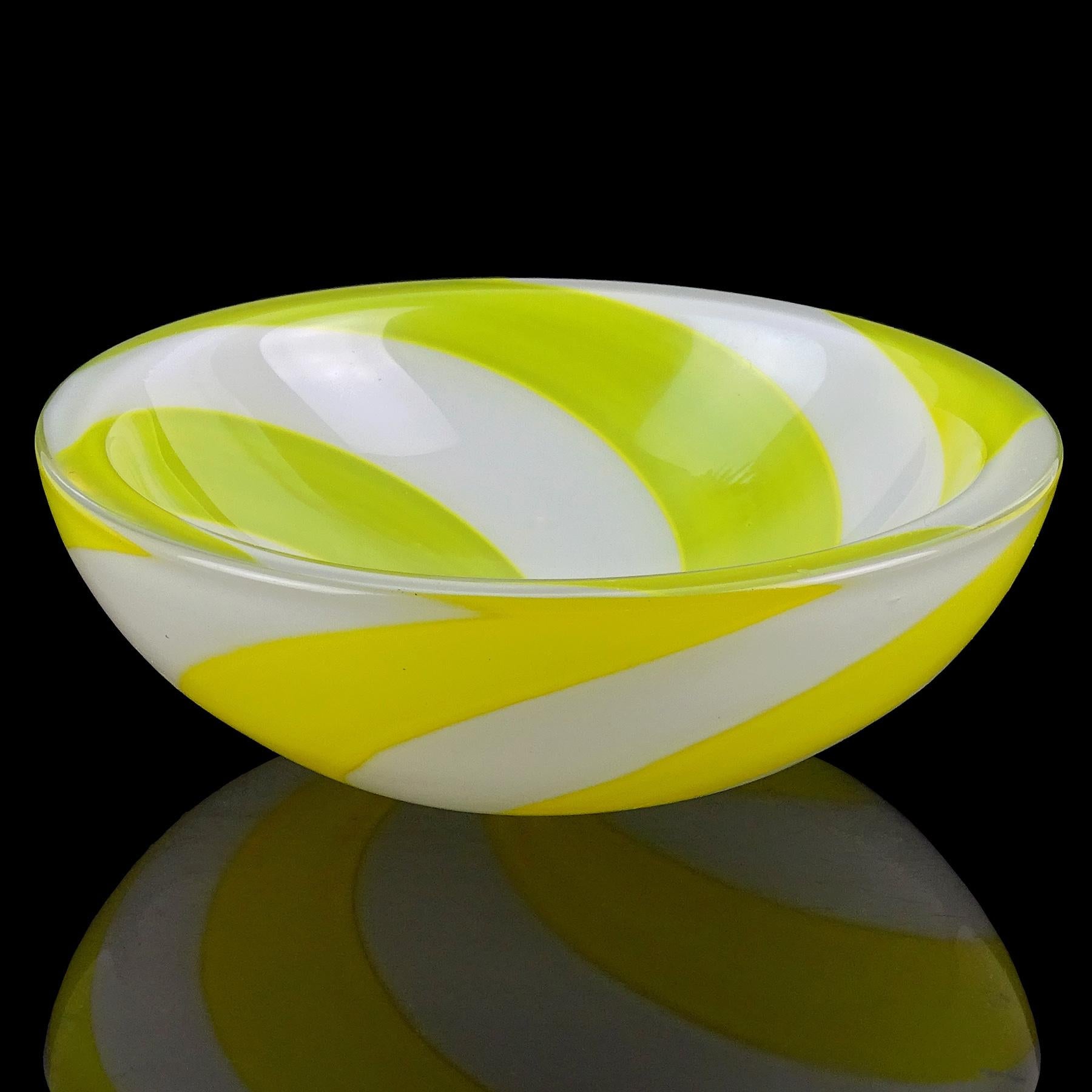 Mid-Century Modern Venini Signed Fulvio Bianconi Murano Yellow White Swirl Italian Art Glass Bowl For Sale