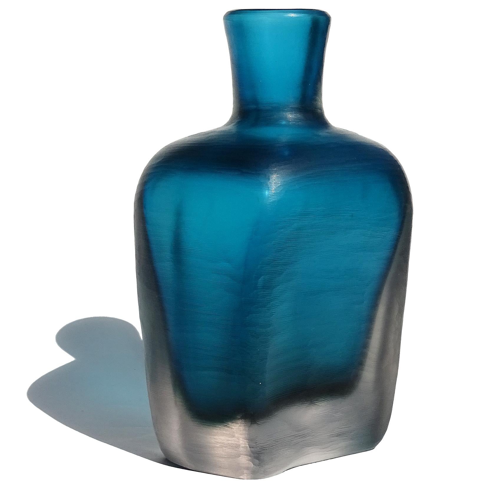 Beautiful Murano hand blown Sommerso navy blue Italian art glass flower vase. Documented to designer Paolo Venini for the Venini Company, in a 
