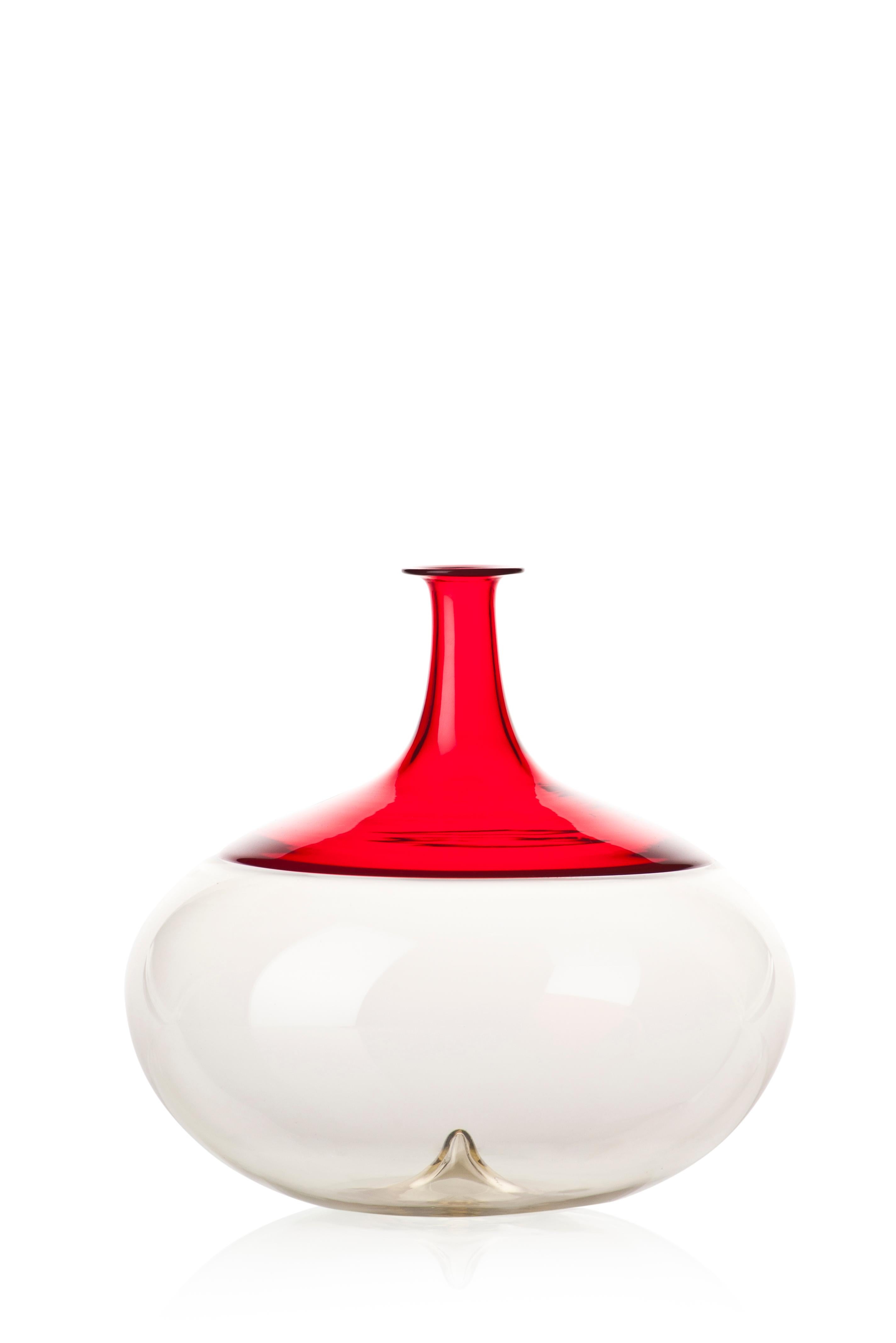 Venini glass vase in white and red designed by Tapio Wirkkala in 1966. Perfect for indoor home decor as container or statement piece for any room.

Dimensions: 19 cm diameter x 19 cm height.