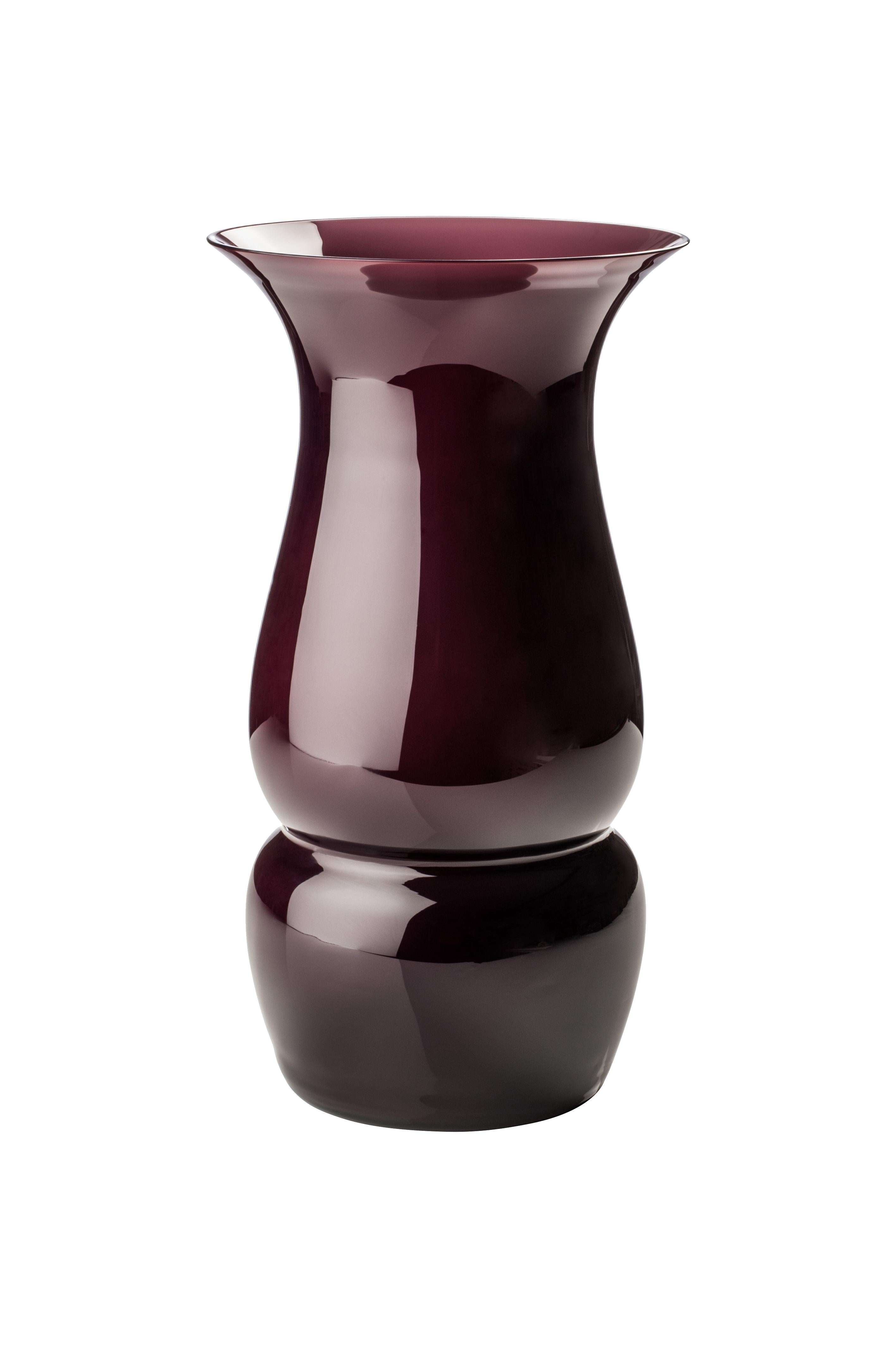 Venini glass vase with elongated body and funnel shaped neck in violet designed by Leonardo Lanucci in 2016. Perfect for indoor home decor as container or strong statement piece for any room. Also available in other colors on 1stdibs.

Dimensions: