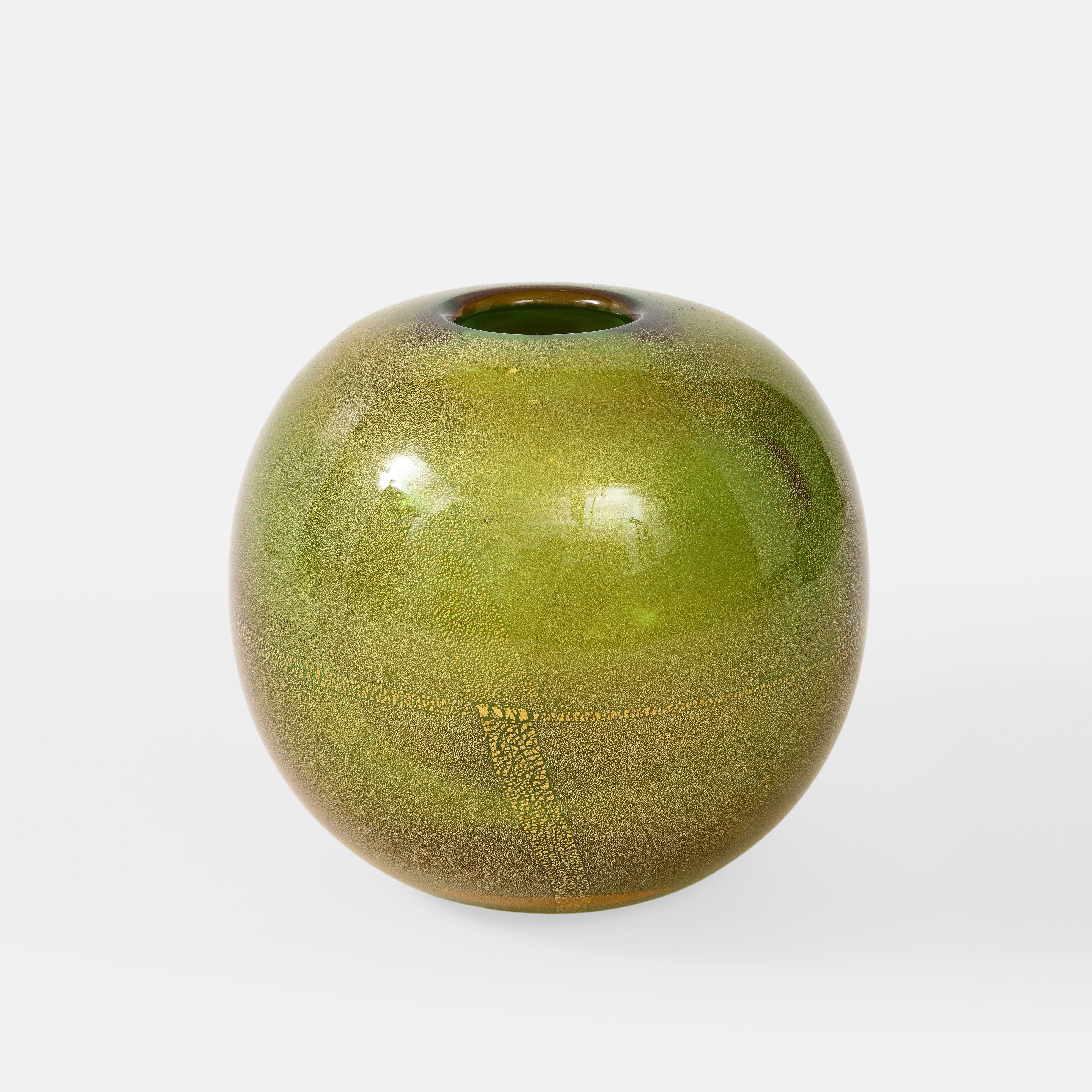 Venini Sommersi Oro Vase, Italy, 1990 In Good Condition For Sale In New York, NY