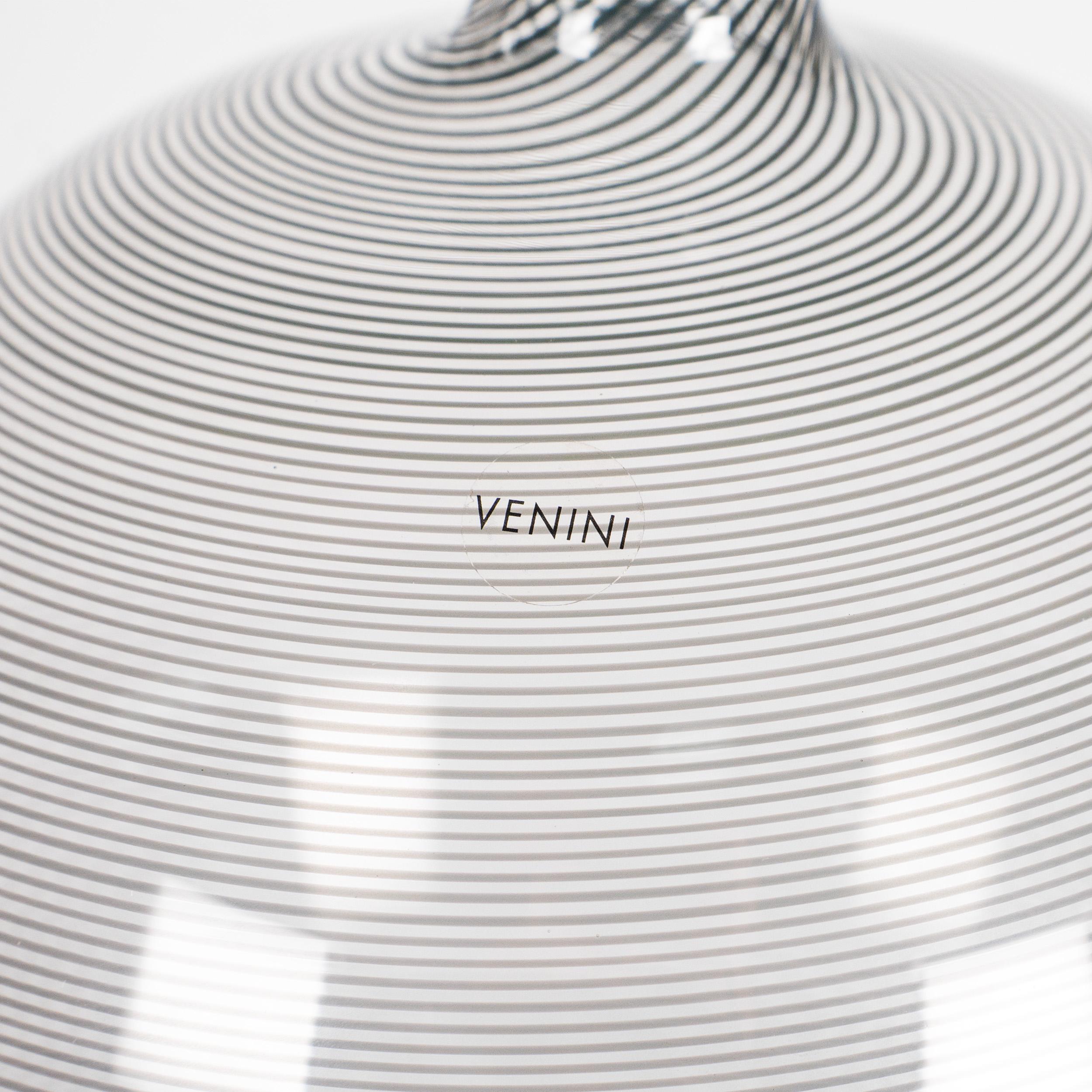 XXI secolo e contemporaneo Venini vaso speciale Veronese nero Filigrana Vetro di Murano Edizione Limitata. 6/99 2013 in vendita