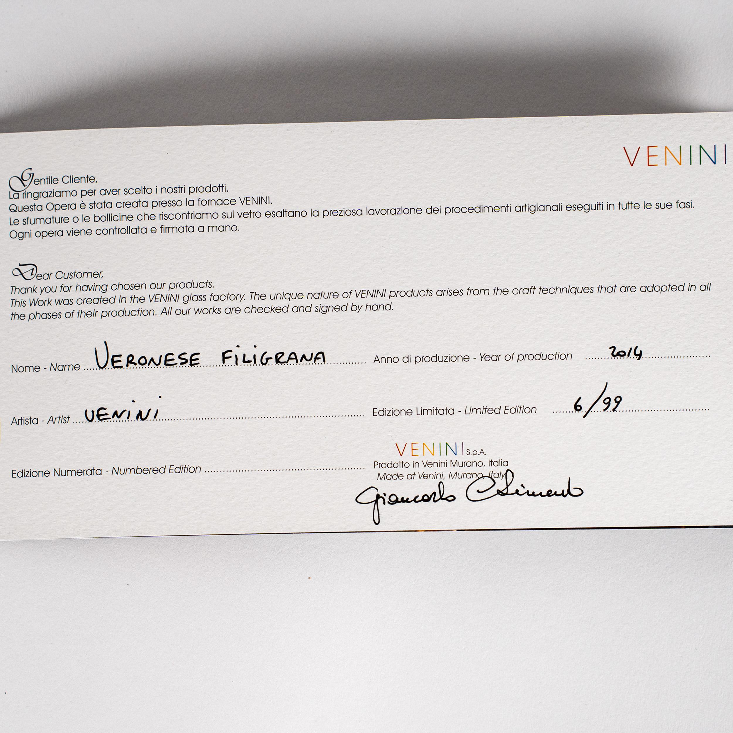 Eccezionale vaso Venini Veronese Filigrana di colore Rosa Ciclamino, modello 029.17, prodotto nel 2014 in edizione limitata di soli 99 pezzi. Questo esemplare è numerato 6/99, firmato sulla base e accompagnato dalla scatola originale Venini e dal