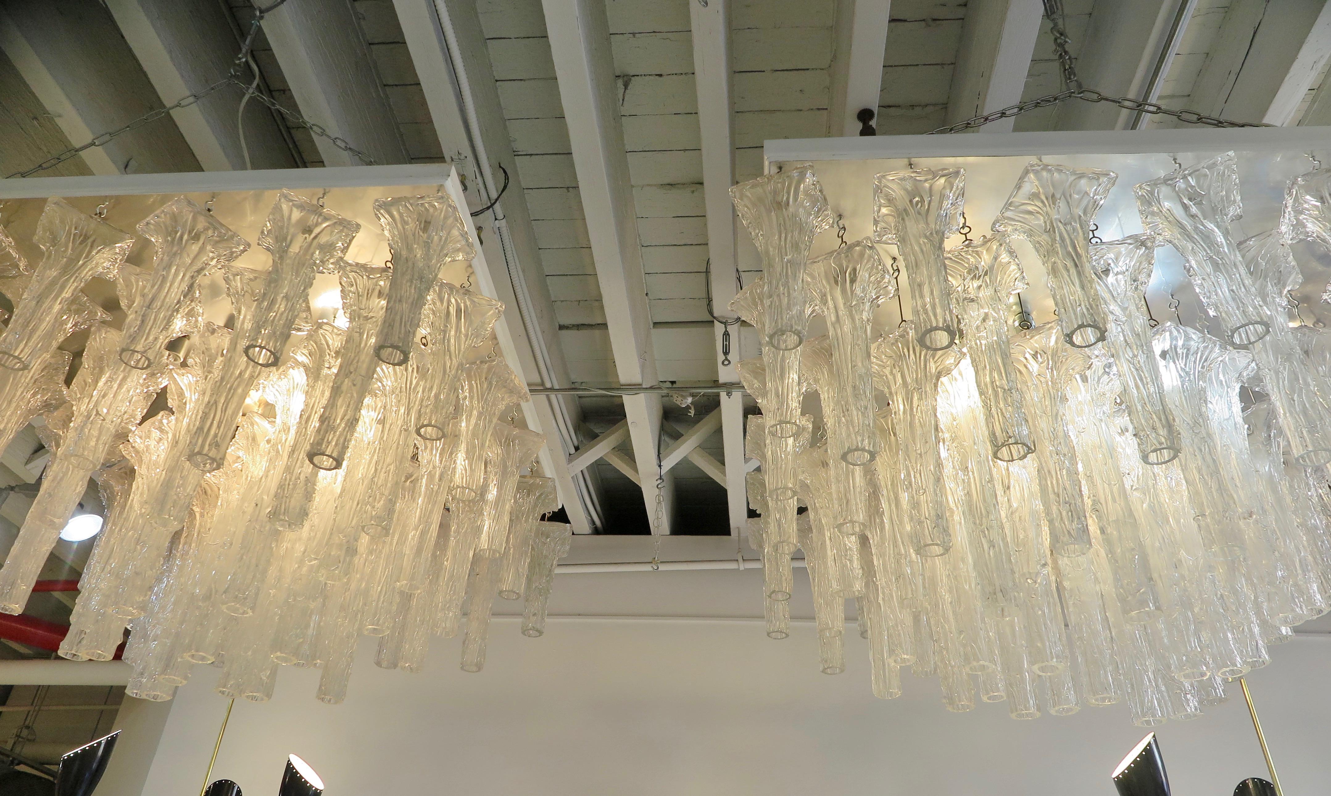 Venini Spectacular Oversized Pair of Italian Chandeliers circa 1960 In Good Condition For Sale In New York, NY