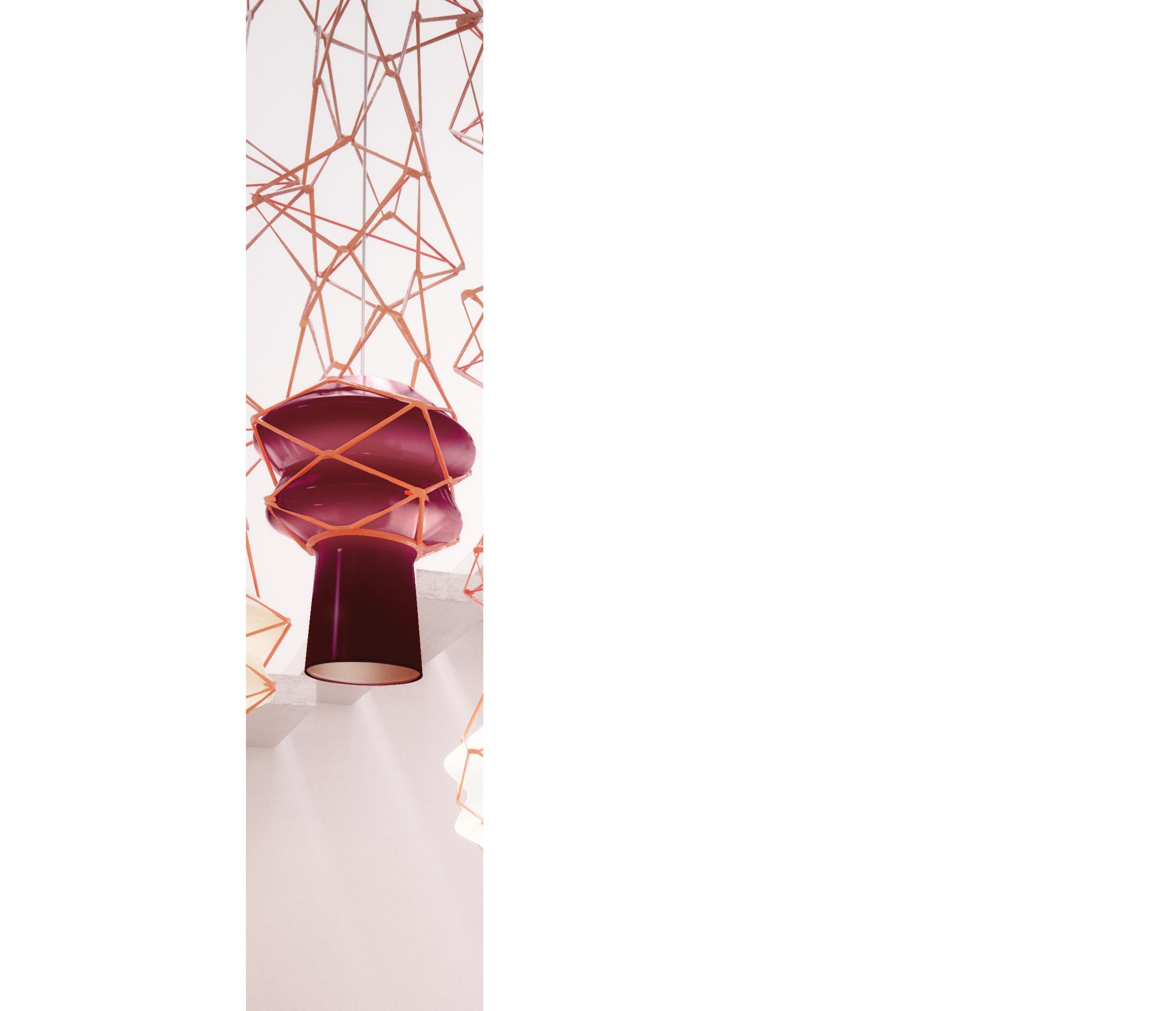 Die vom Atelier Oï entworfene und von Venini hergestellte Hängeleuchte Stelle Filanti hat eine Struktur aus Leder. Erhältlich in drei verschiedenen Farben. Nur für den Innenbereich.

Abmessungen: Ø 30 cm, H 220 cm.