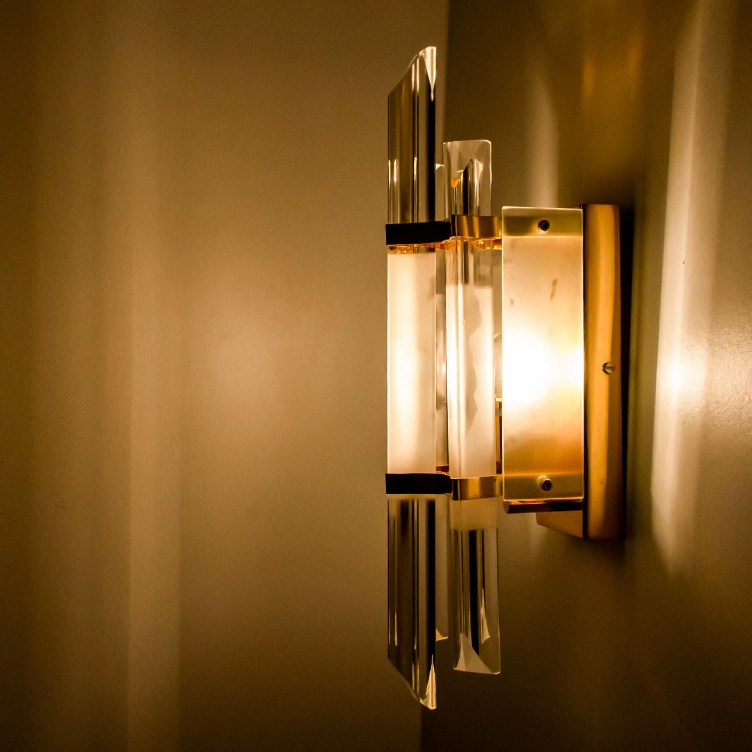 Venini Style Clear Gold Glass Brass Sconces, 1970 In Good Condition For Sale In Rijssen, NL