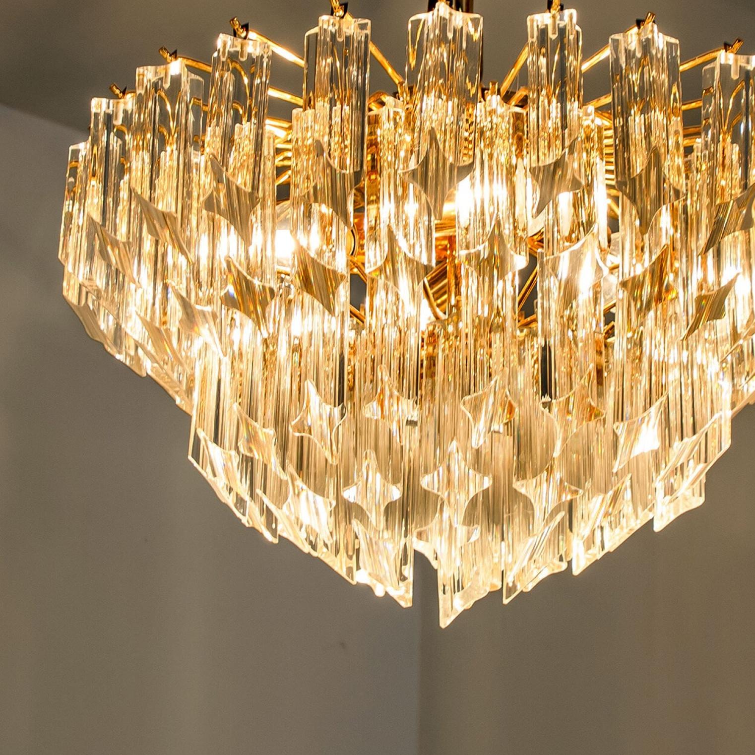Italiano Venini Style Clear Gold Glass Messing Chandelier in vendita