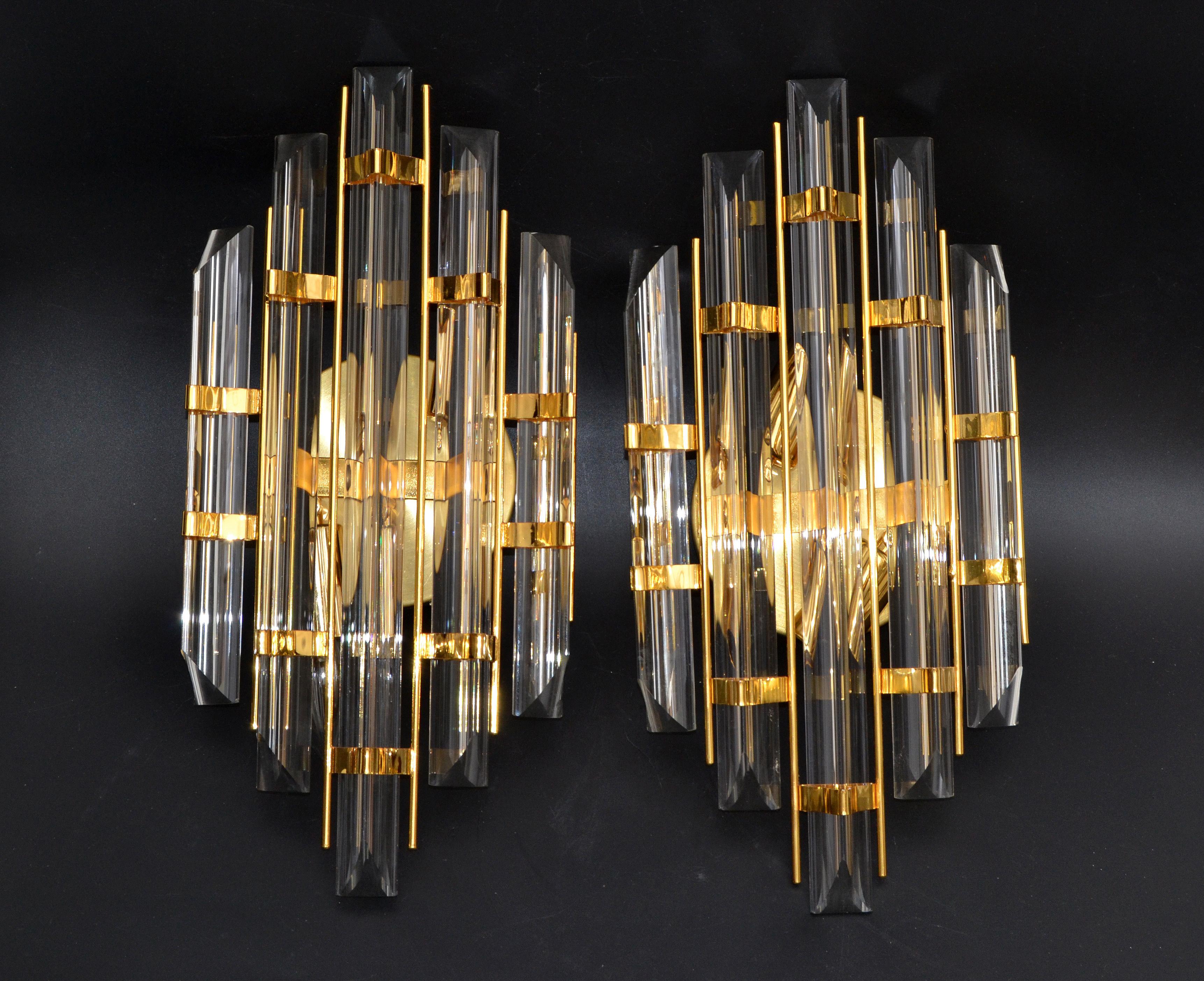 Venini Style Crystal & Brass Sconces Mid-Century Modern, Italy, 1970, Pair In Good Condition For Sale In Miami, FL