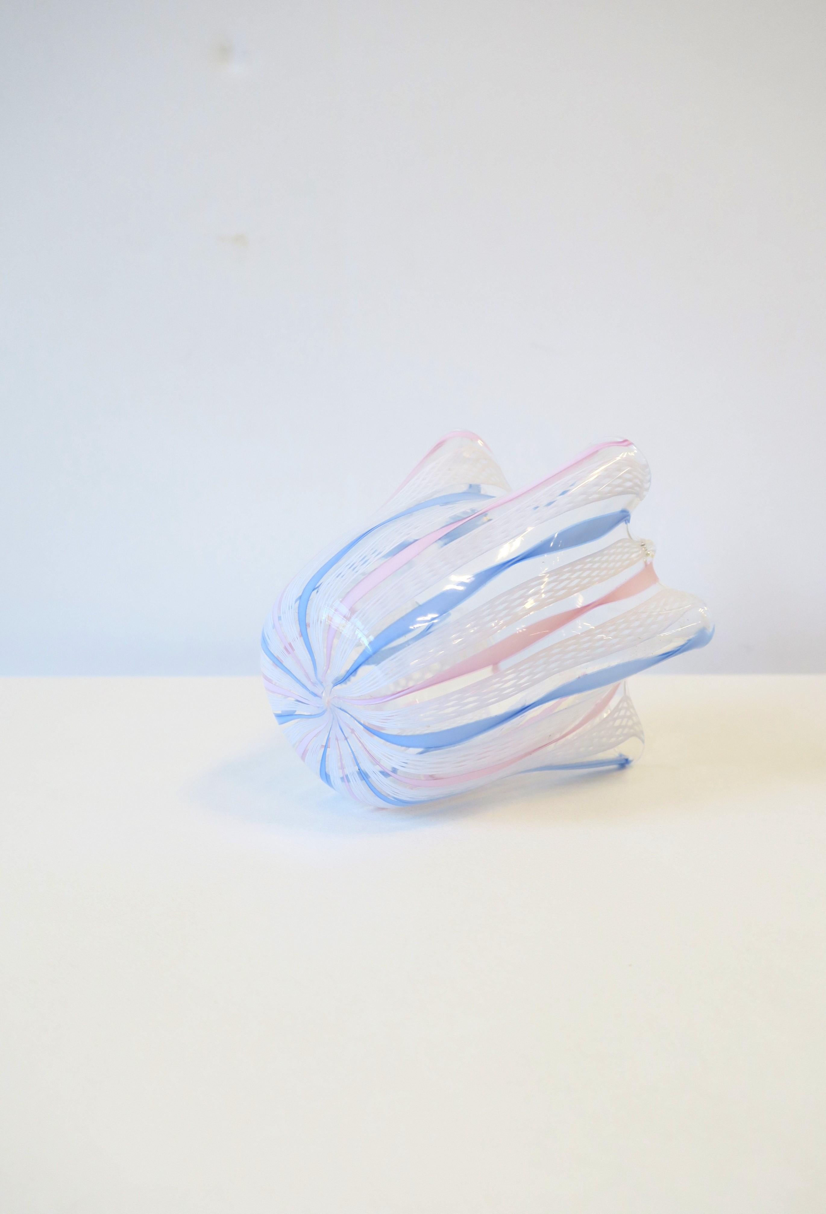Venini Style Italian Art Glass Handkerchief Vase in White Pink & Blue In Good Condition For Sale In New York, NY