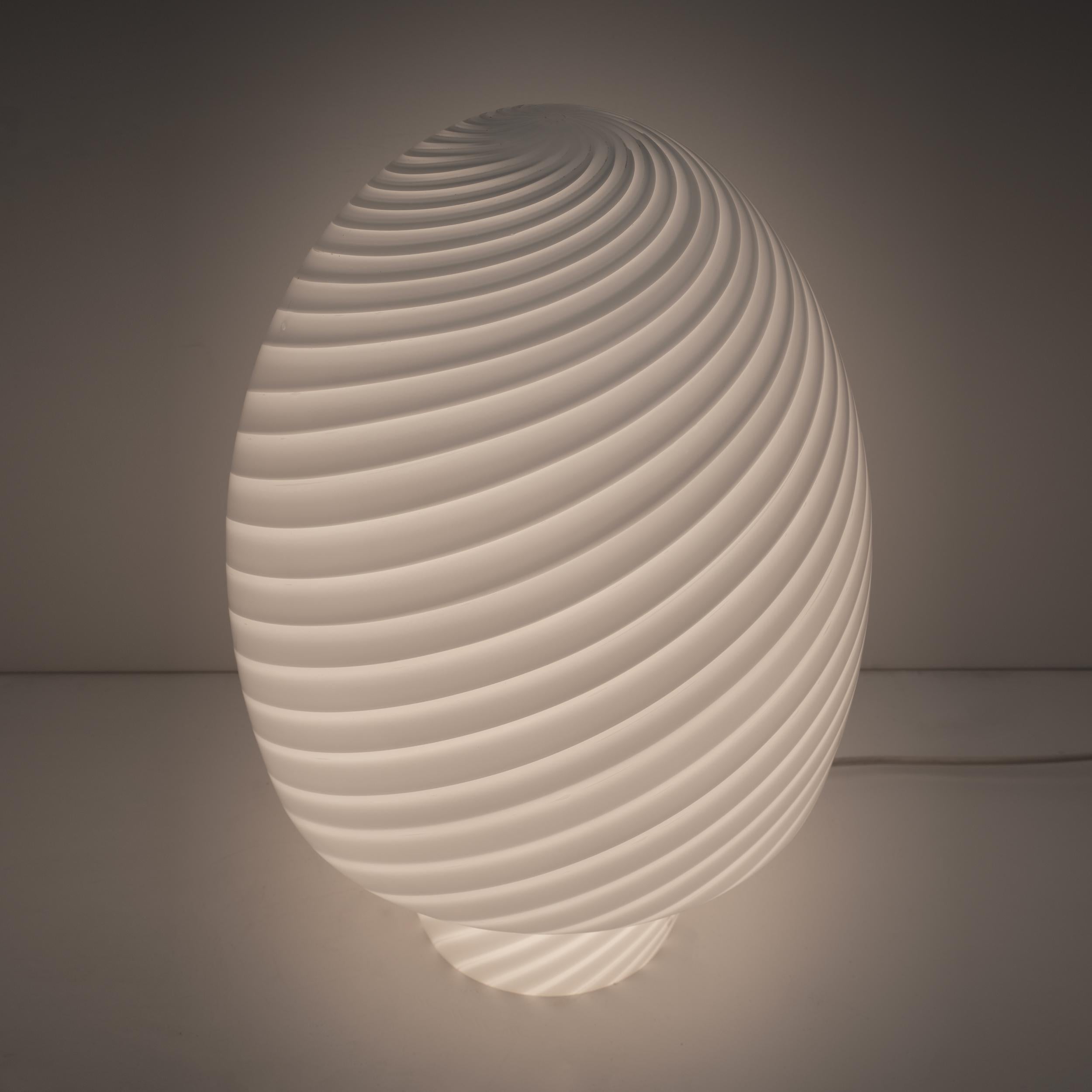 Venini Style Mid-Century Modern Italian Murano Glass Mushroom Table Lamp, 1970s In Good Condition In Puglia, Puglia