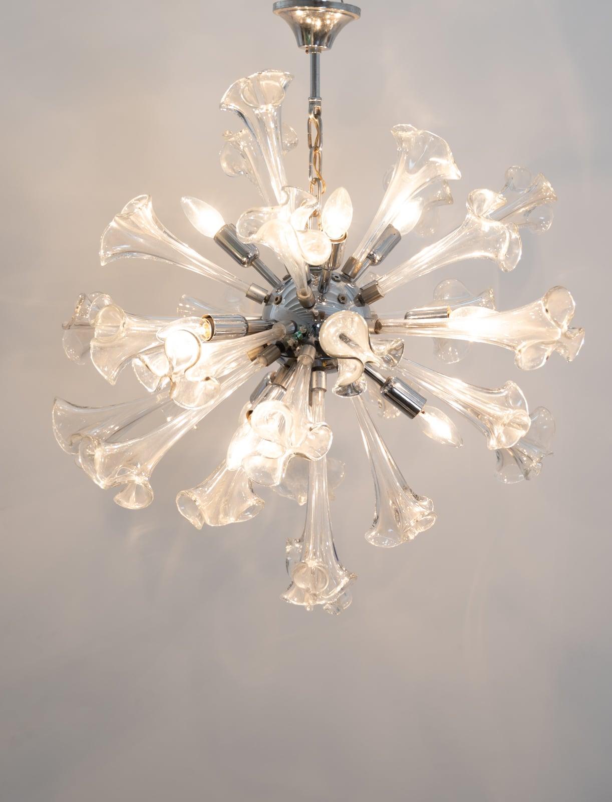 Murano pendant light glass and chrome sputnik pendant light with 27 glass flower appliques
Murano Italy 1960s

Rewired and ready for use.