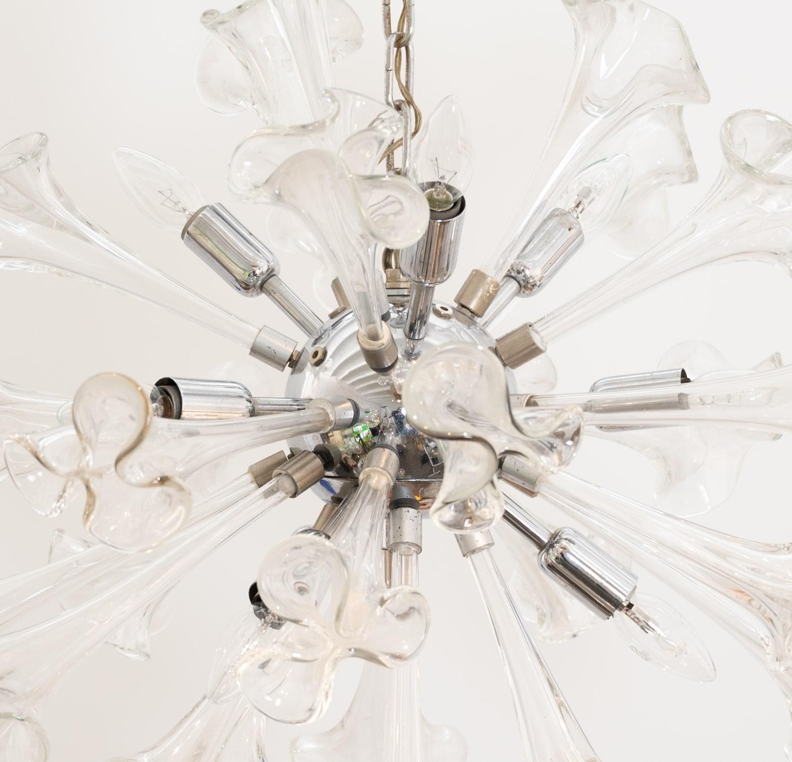 italien Lampe suspendue en forme d'étoile de fleur en verre de Murano de style Venini en vente