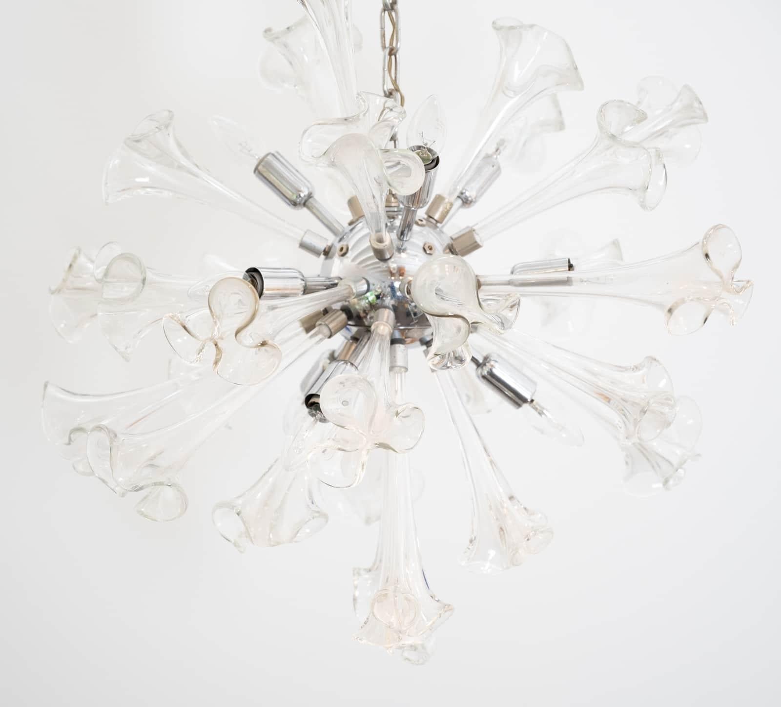 20ième siècle Lampe suspendue en forme d'étoile de fleur en verre de Murano de style Venini en vente