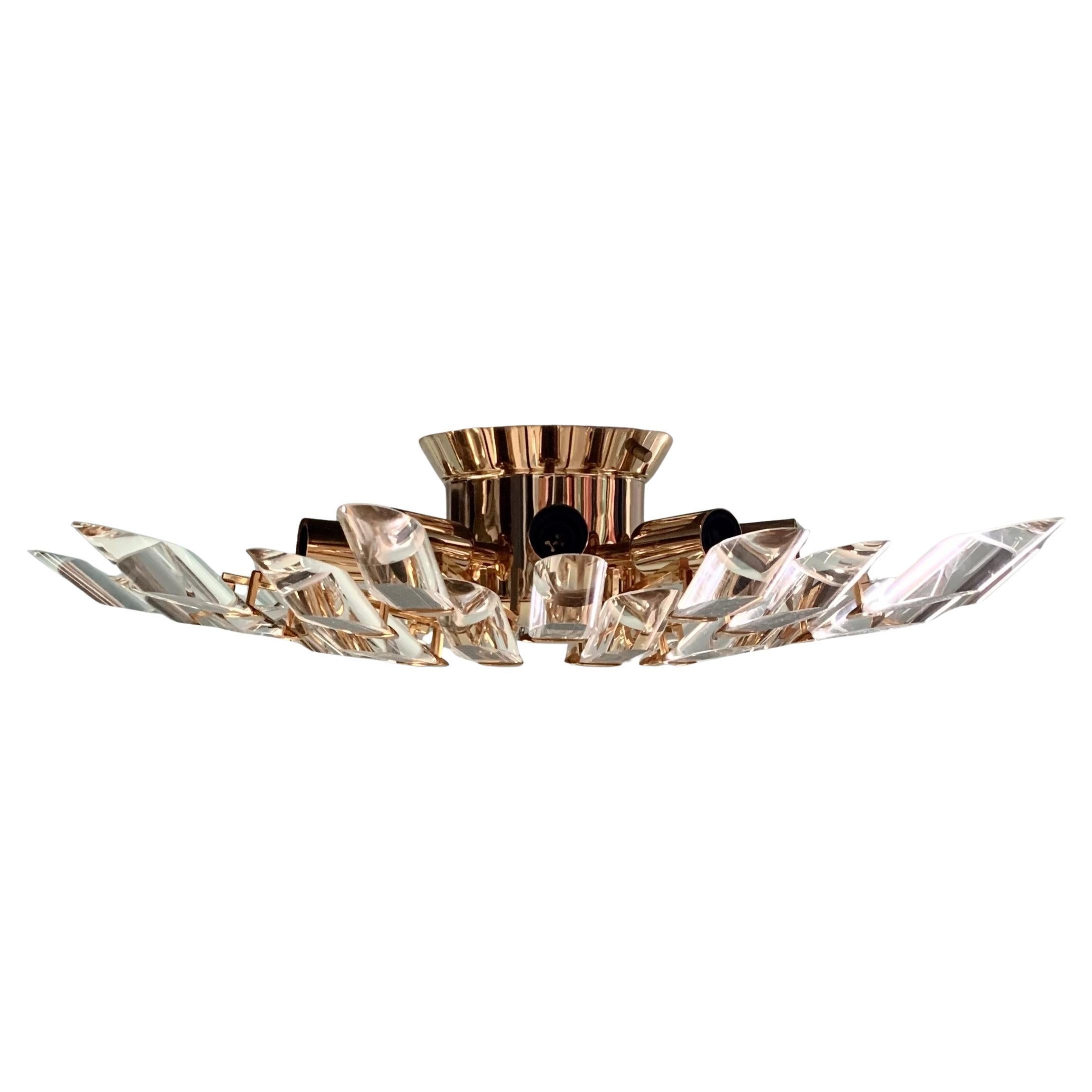 Montatura da incasso in metallo dorato di Venini con 10 prese a candelabro che illuminano i cristalli trasparenti.
Italia, È disponibile un ulteriore pezzo leggermente più piccolo.
   