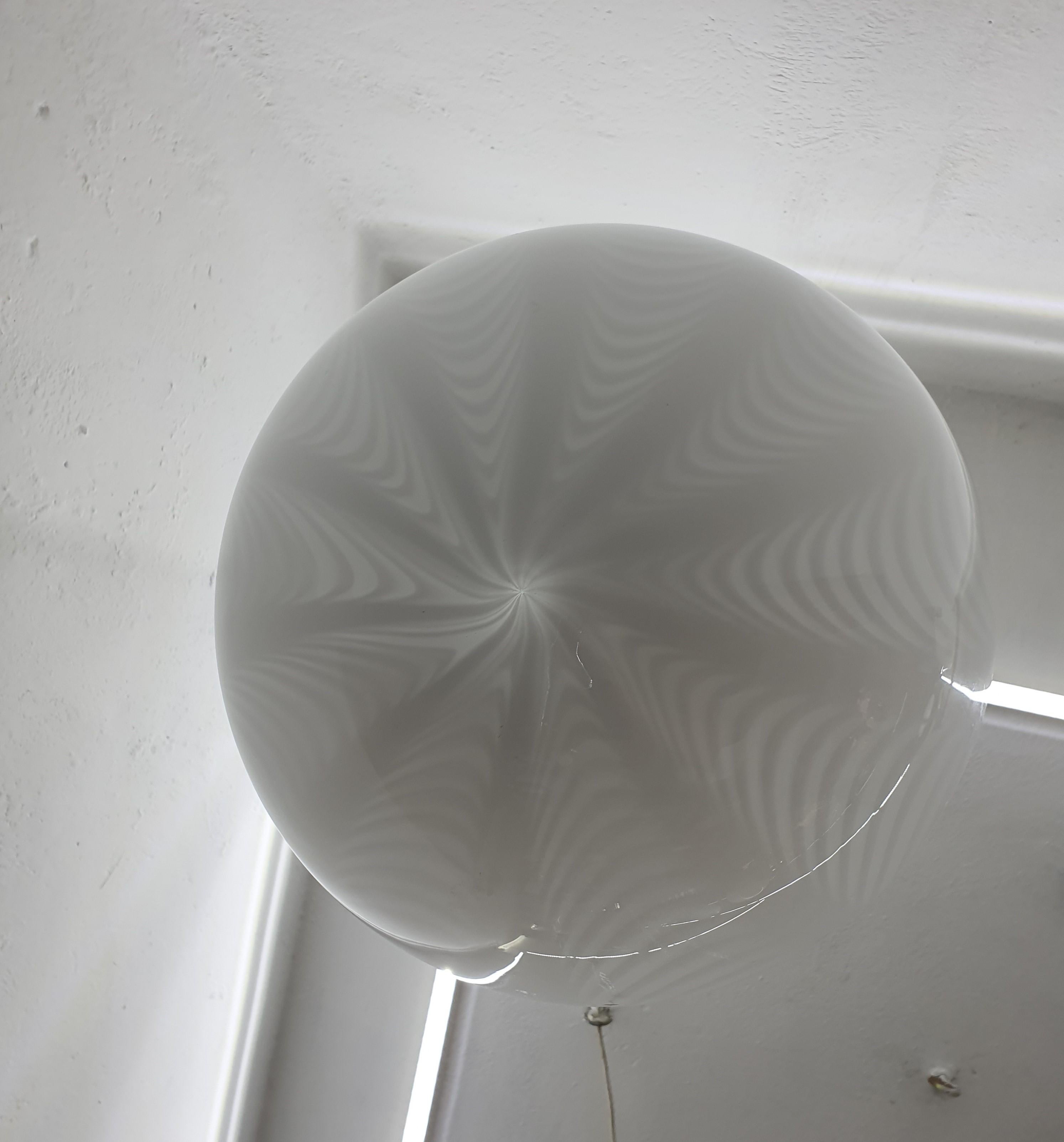 Lampadario o lanterna a sfera Venini ´Swirl´ in vetro di Murano, circa anni '70 in vendita 5
