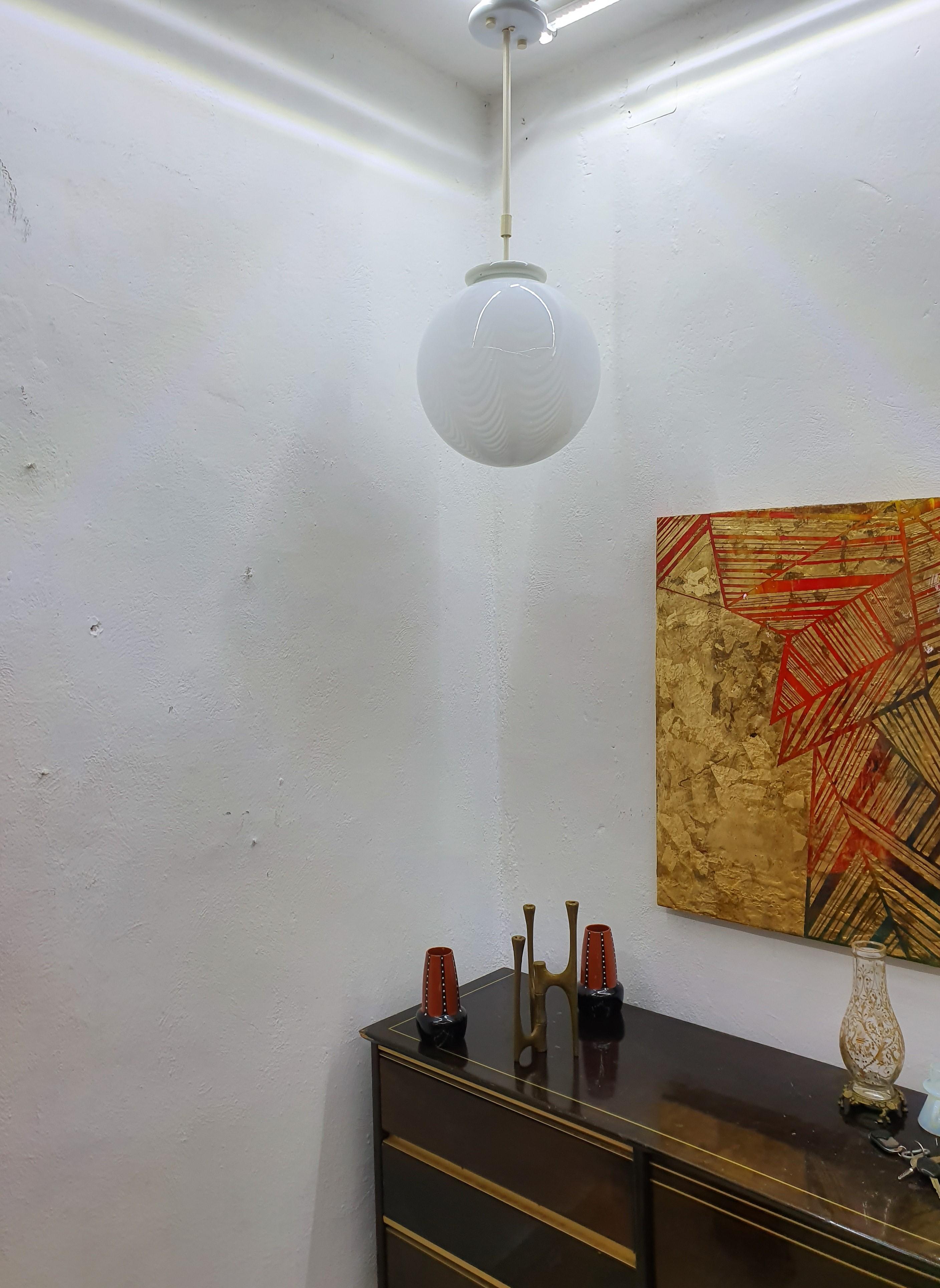 Lampadario o lanterna a sfera Venini ´Swirl´ in vetro di Murano, circa anni '70 in vendita 8