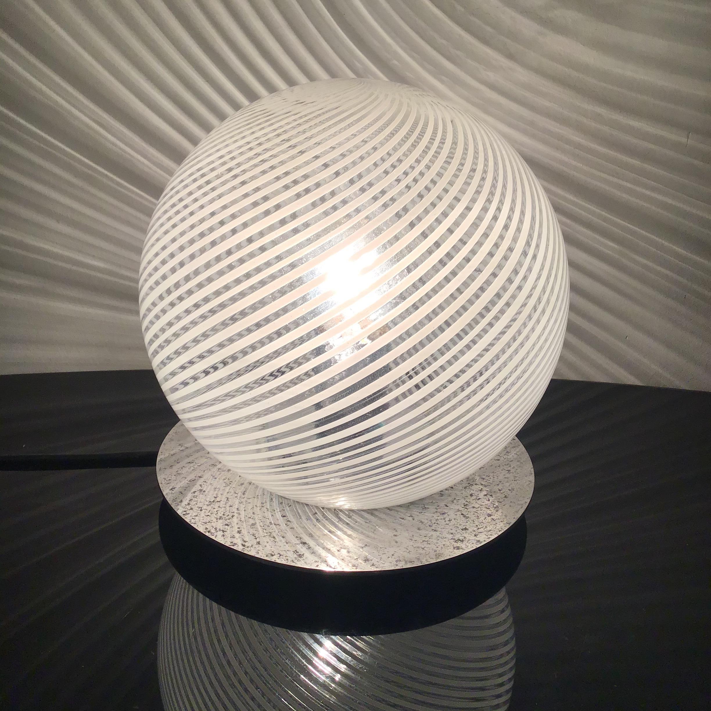 Autre Lampe de bureau Venini en verre de Murano métallique, 1960, Italie en vente